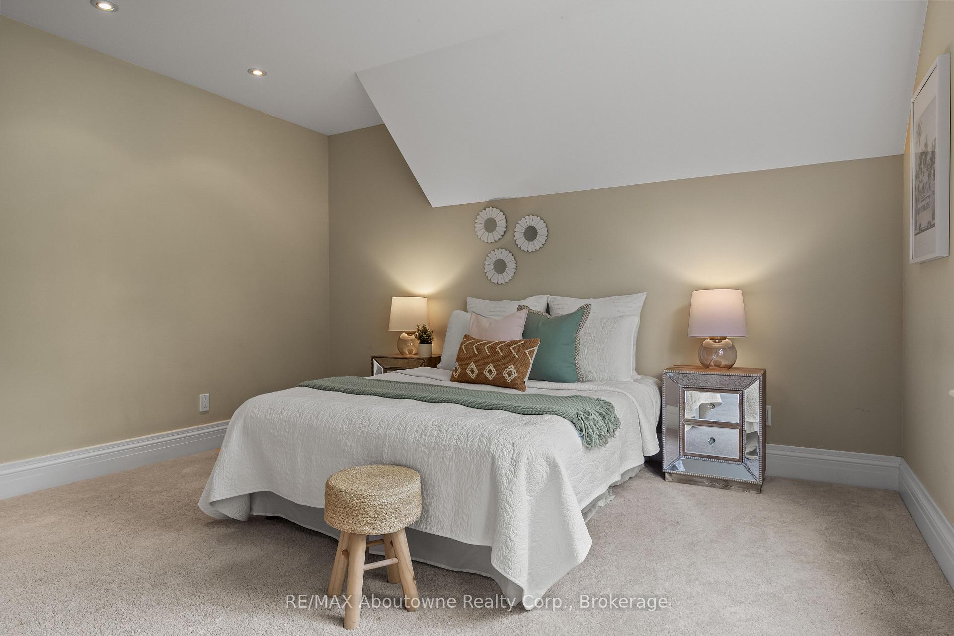 Photo 30 of 370 Christina Drive, Oakville, Southwest — HOMEH