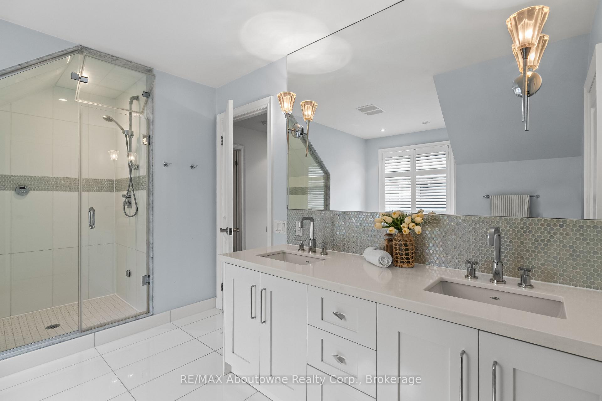 Photo 31 of 370 Christina Drive, Oakville, Southwest — HOMEH