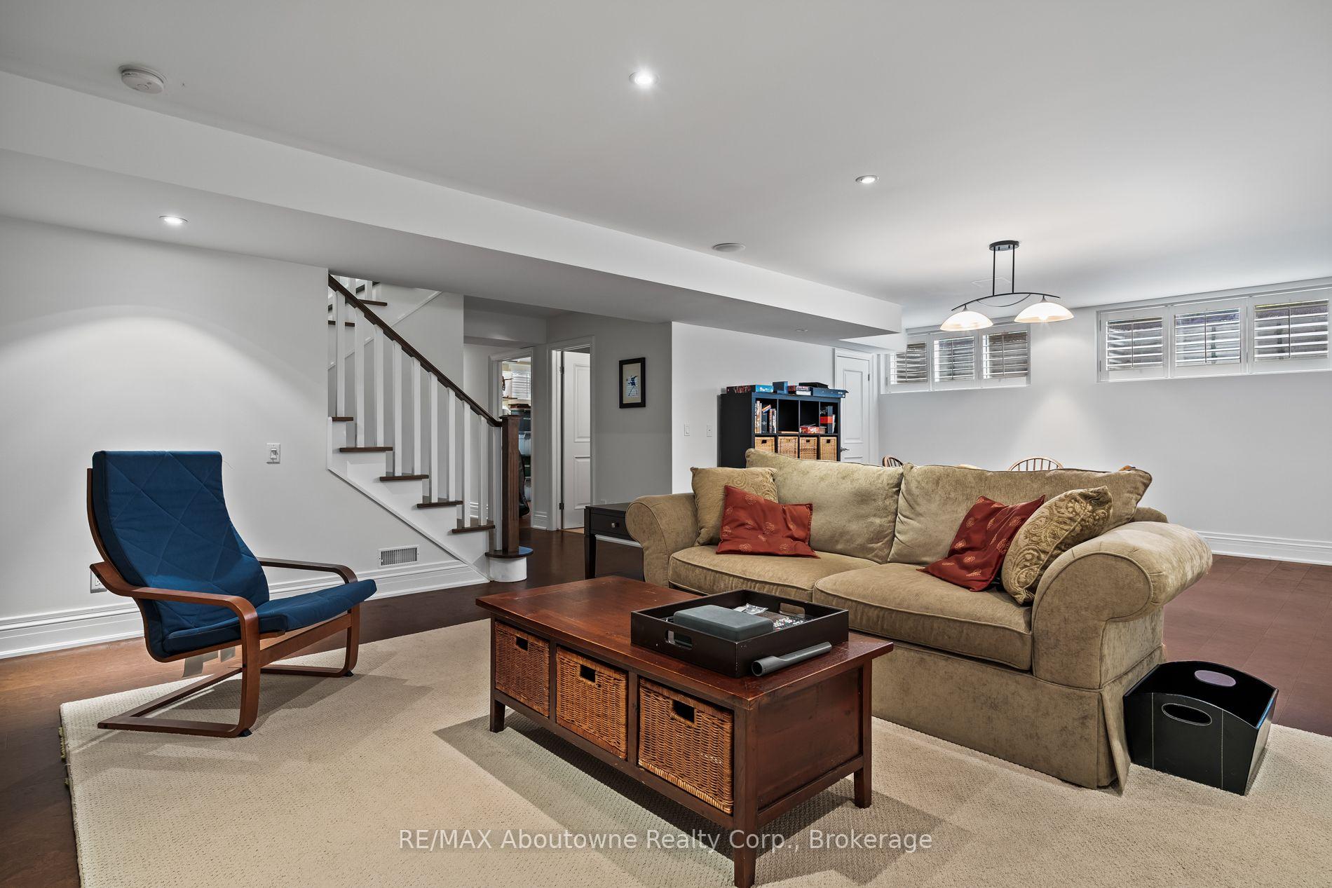 Photo 33 of 370 Christina Drive, Oakville, Southwest — HOMEH