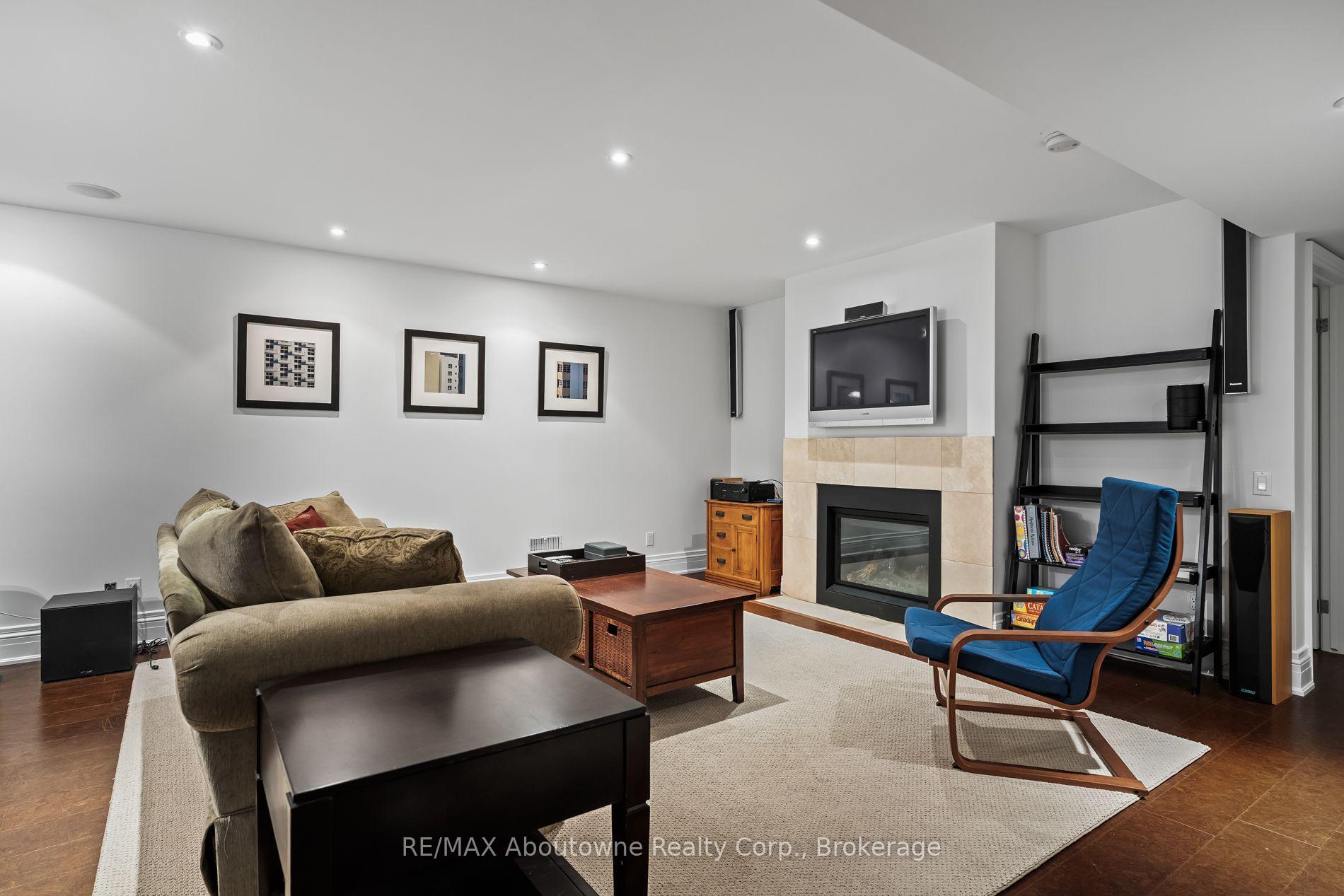 Photo 34 of 370 Christina Drive, Oakville, Southwest — HOMEH