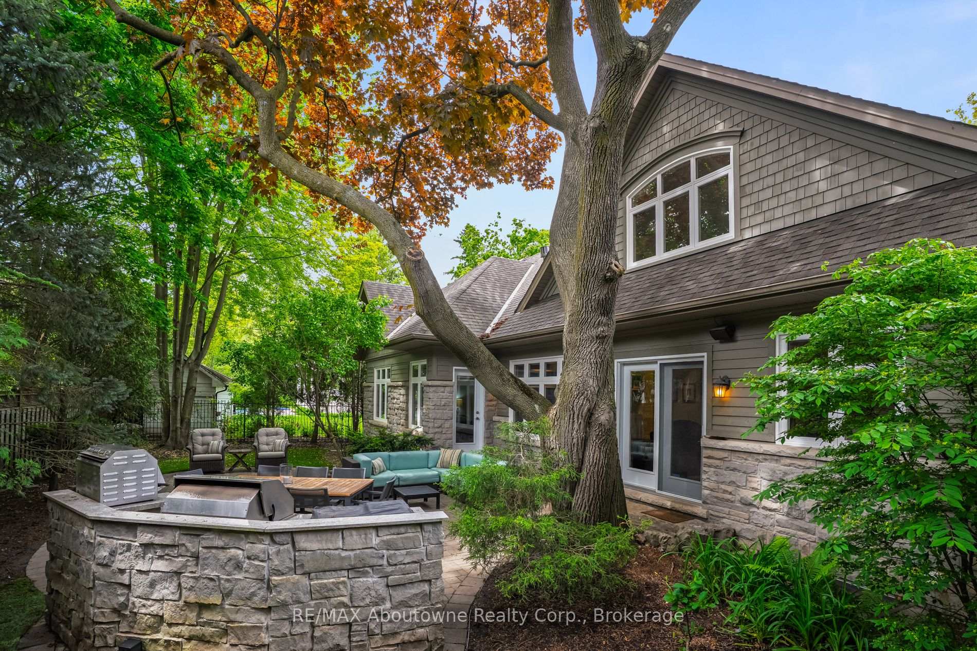 Photo 36 of 370 Christina Drive, Oakville, Southwest — HOMEH