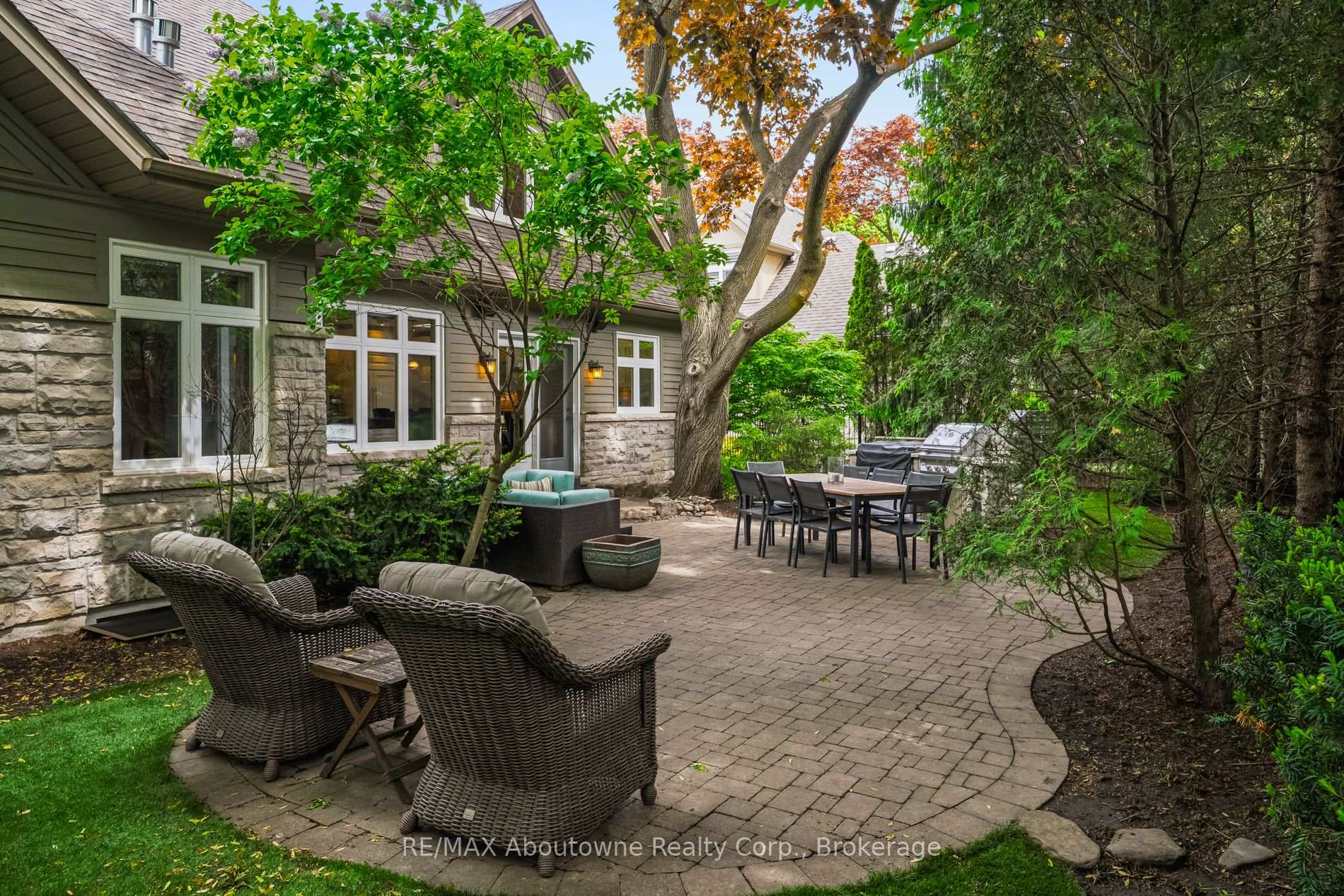 Photo 37 of 370 Christina Drive, Oakville, Southwest — HOMEH