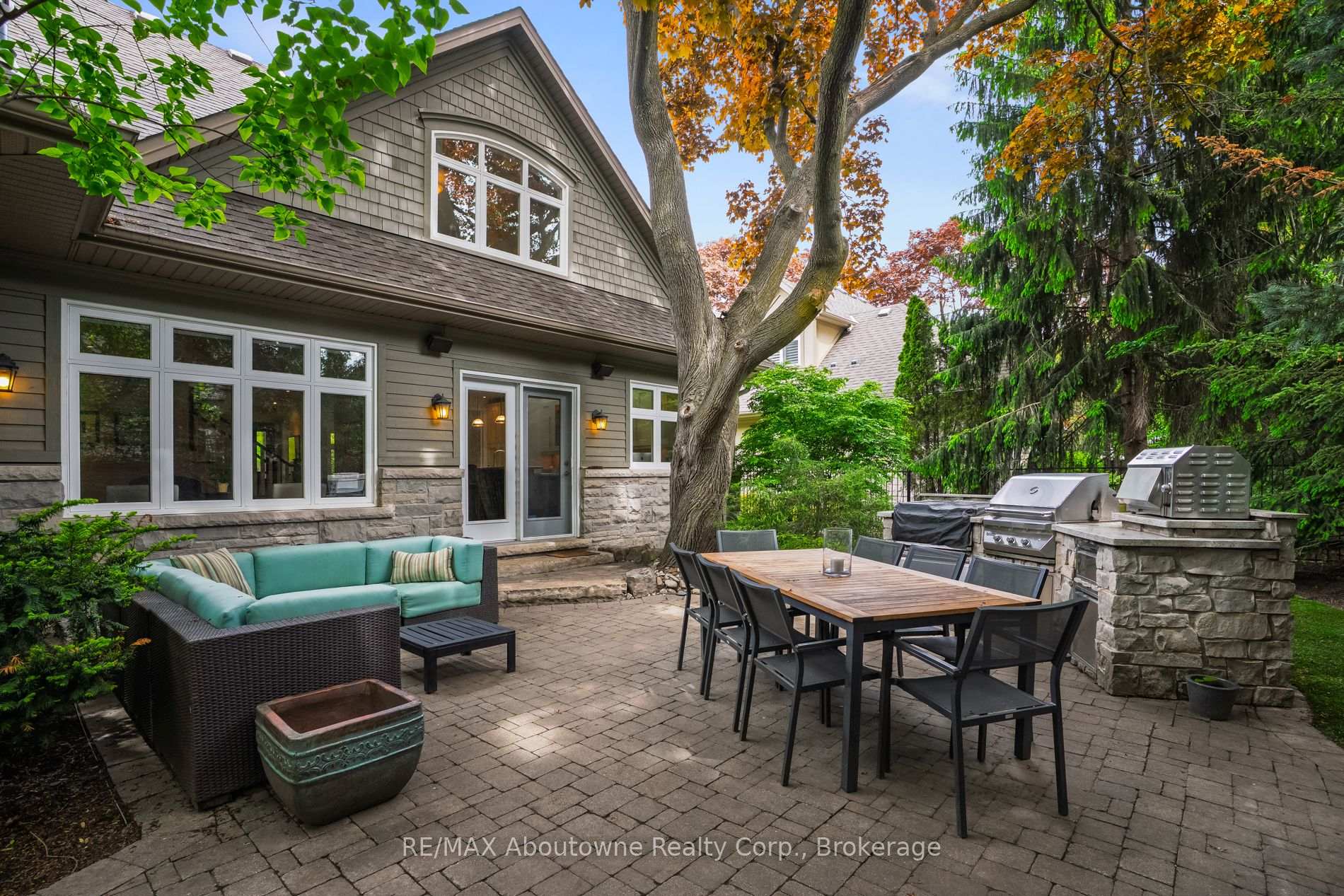 Photo 38 of 370 Christina Drive, Oakville, Southwest — HOMEH