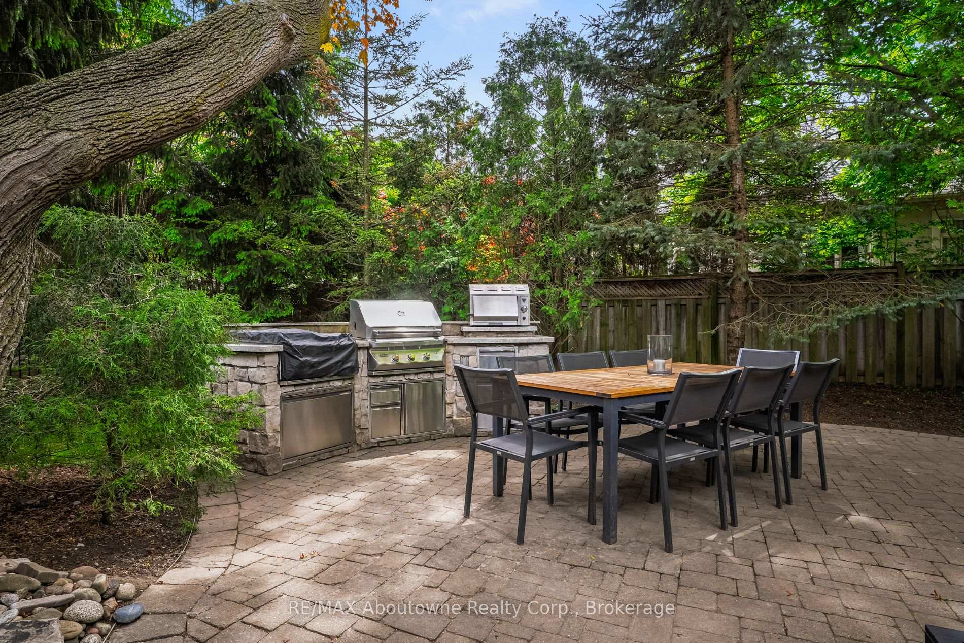 Photo 39 of 370 Christina Drive, Oakville, Southwest — HOMEH