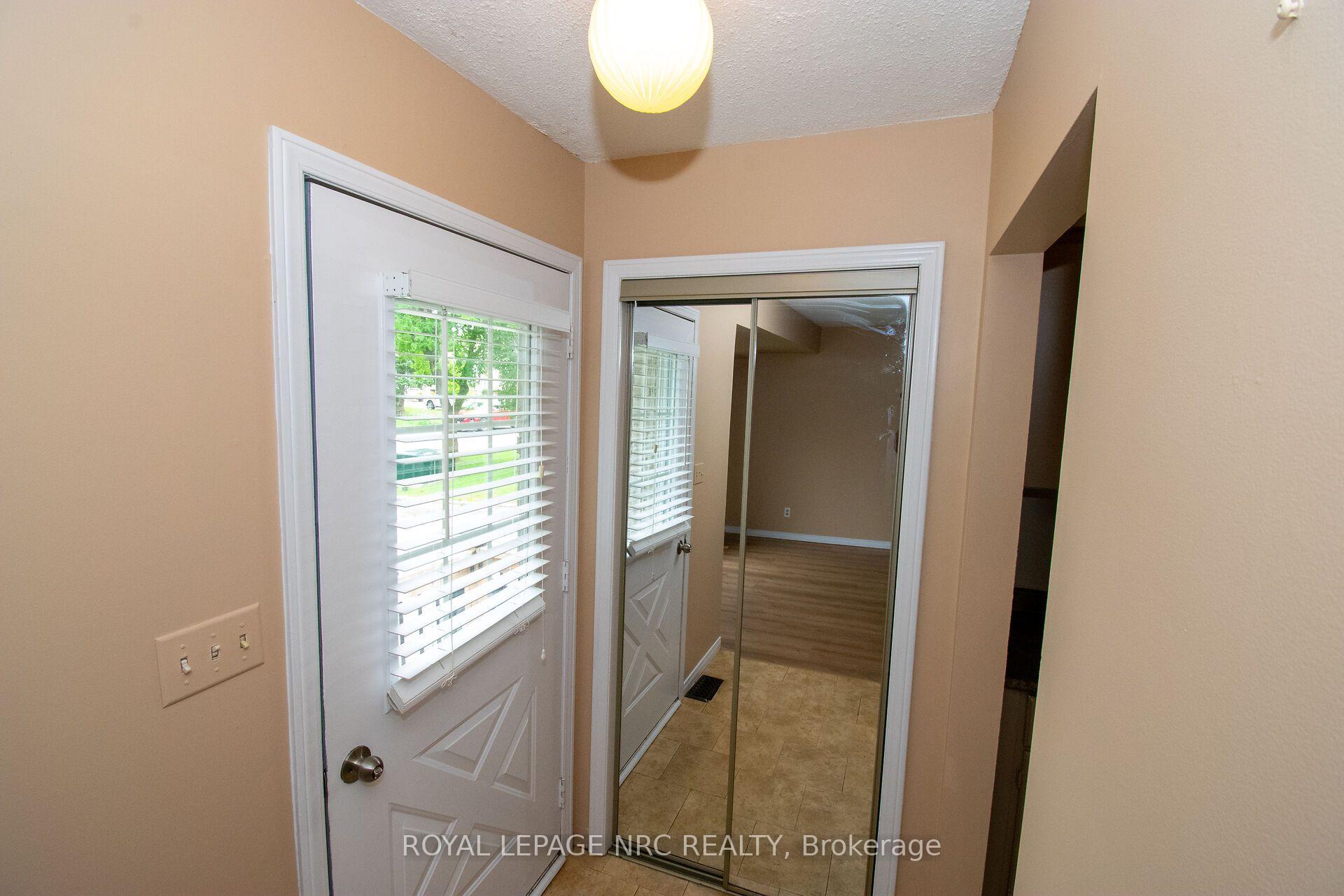 Photo 4 of 70 Oxford Street, St. Catharines, Secord Woods — HOMEH