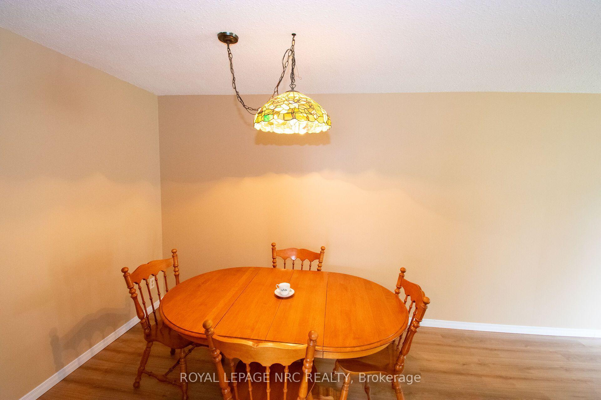 Photo 8 of 70 Oxford Street, St. Catharines, Secord Woods — HOMEH