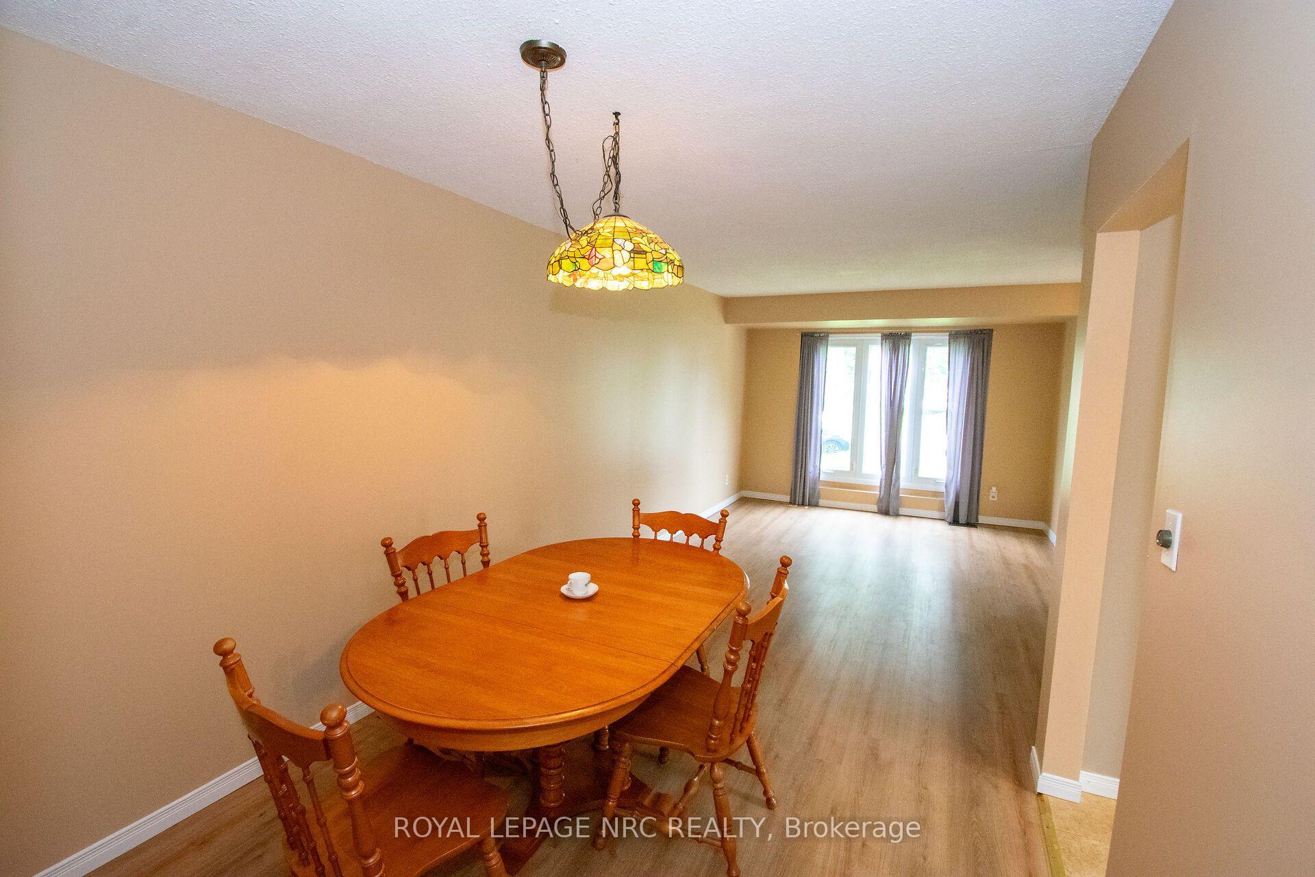 Photo 10 of 70 Oxford Street, St. Catharines, Secord Woods — HOMEH