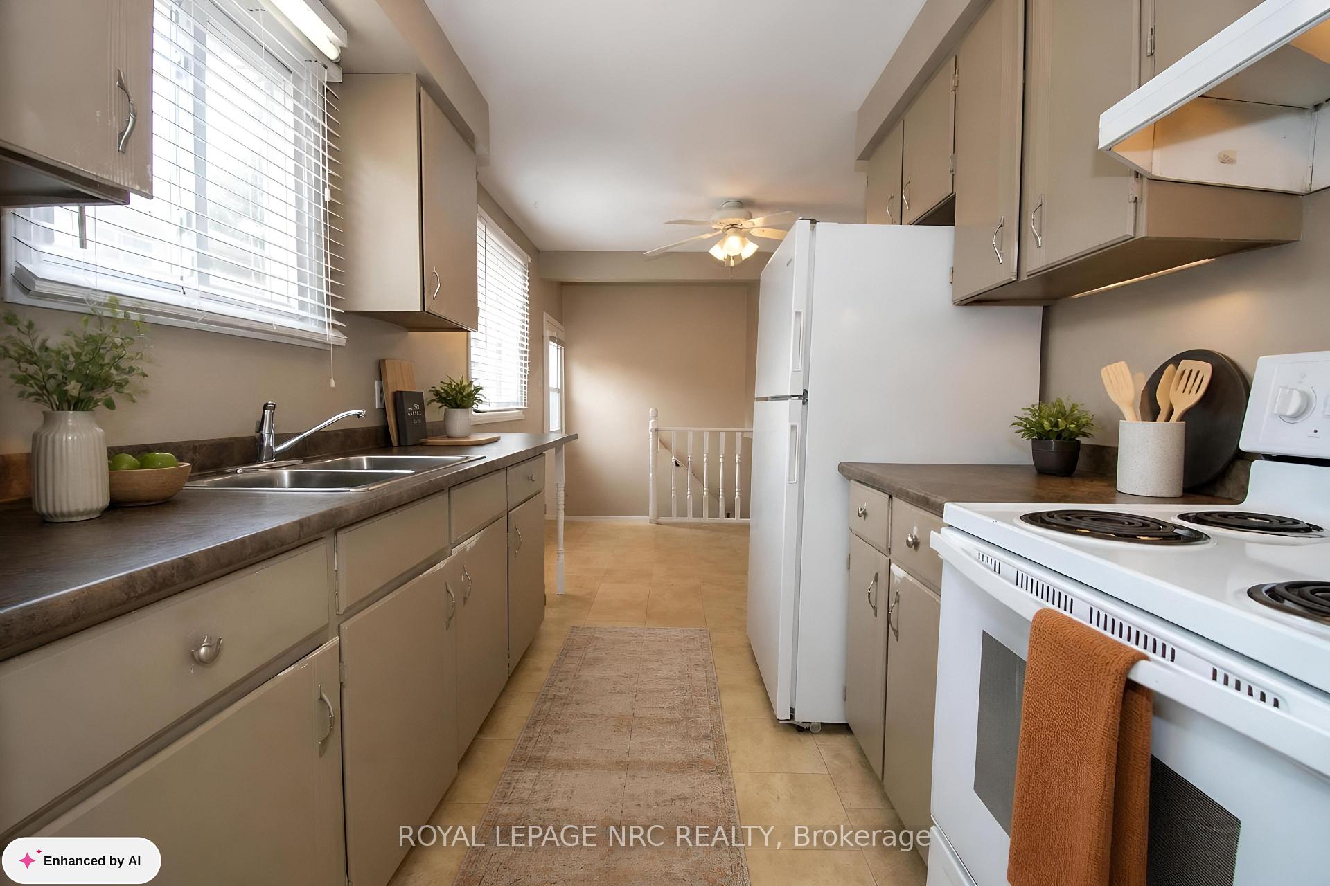 Photo 11 of 70 Oxford Street, St. Catharines, Secord Woods — HOMEH