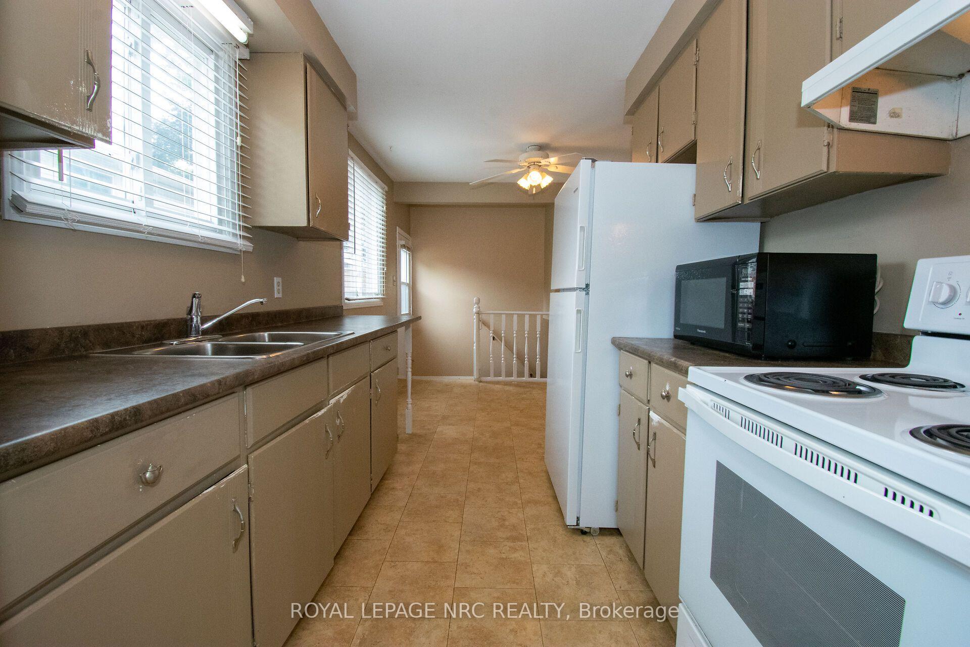 Photo 12 of 70 Oxford Street, St. Catharines, Secord Woods — HOMEH