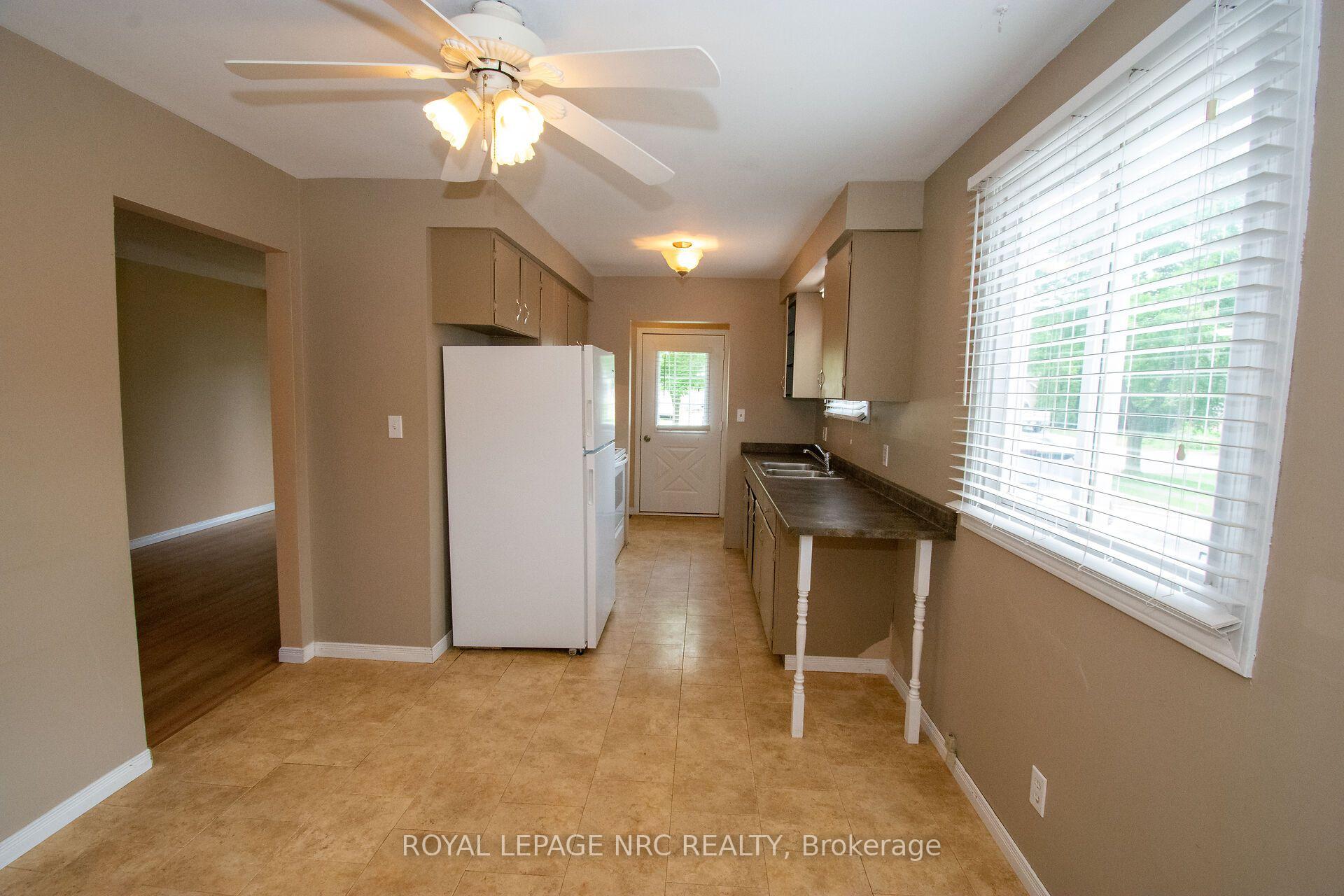 Photo 14 of 70 Oxford Street, St. Catharines, Secord Woods — HOMEH