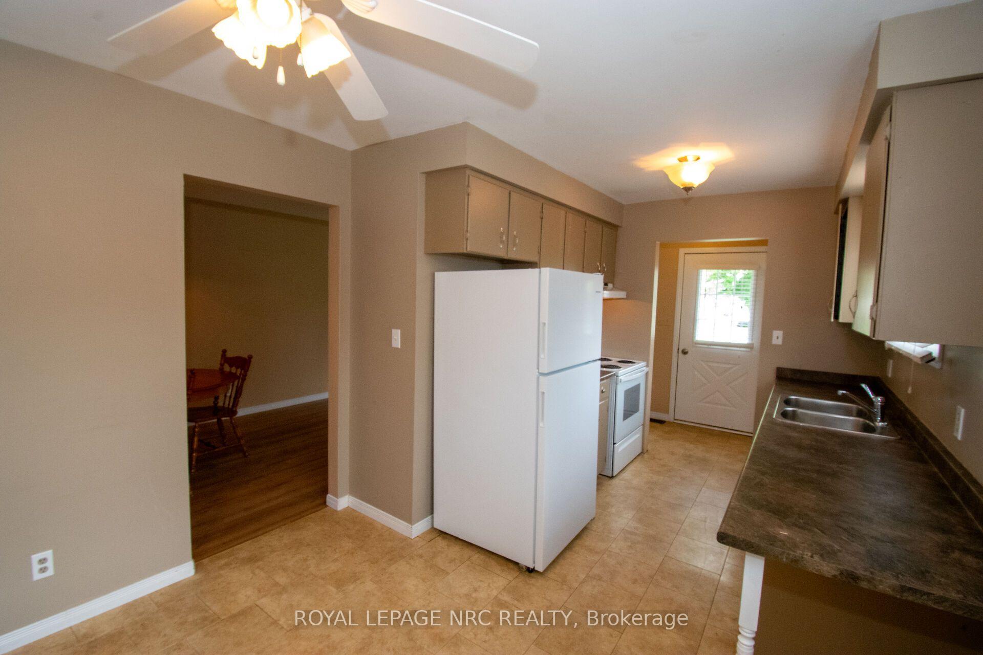 Photo 15 of 70 Oxford Street, St. Catharines, Secord Woods — HOMEH