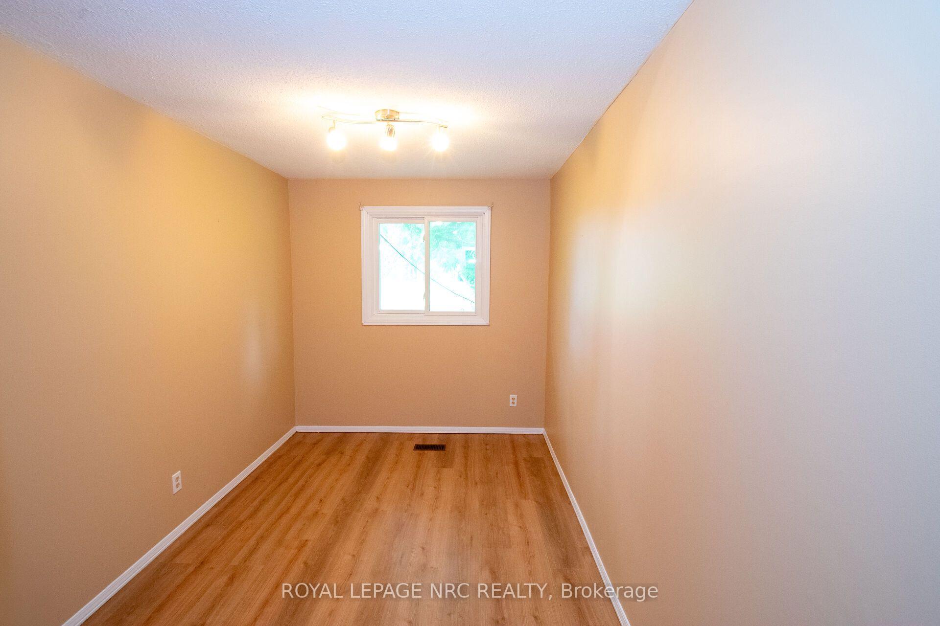 Photo 21 of 70 Oxford Street, St. Catharines, Secord Woods — HOMEH