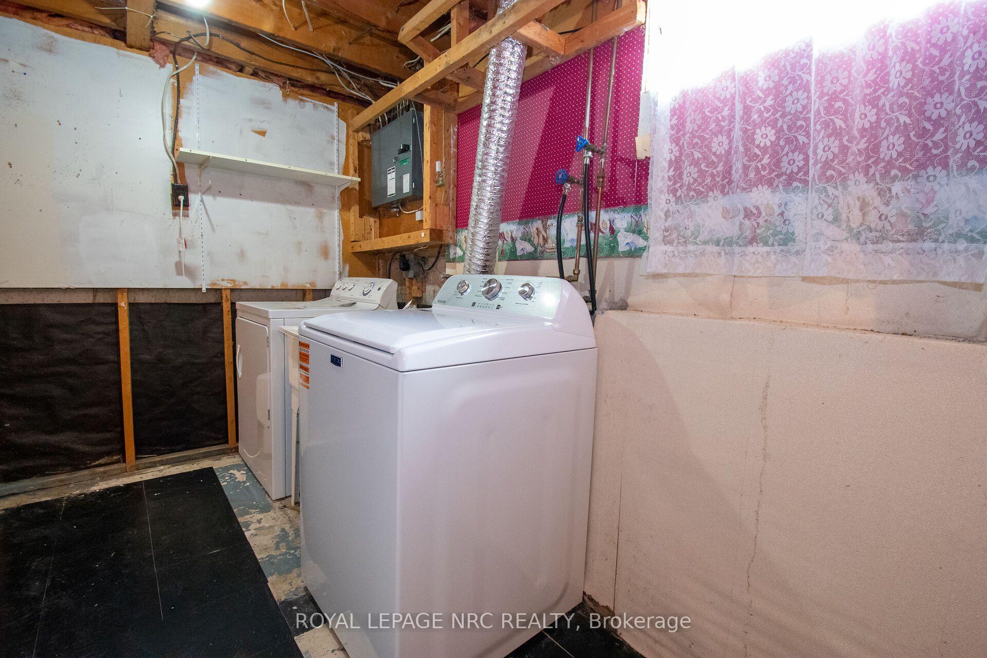 Photo 36 of 70 Oxford Street, St. Catharines, Secord Woods — HOMEH