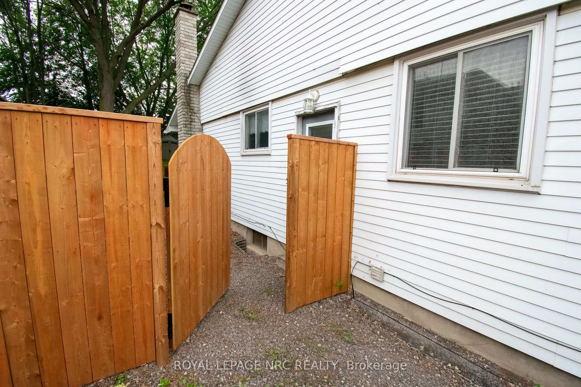 Photo 37 of 70 Oxford Street, St. Catharines, Secord Woods — HOMEH