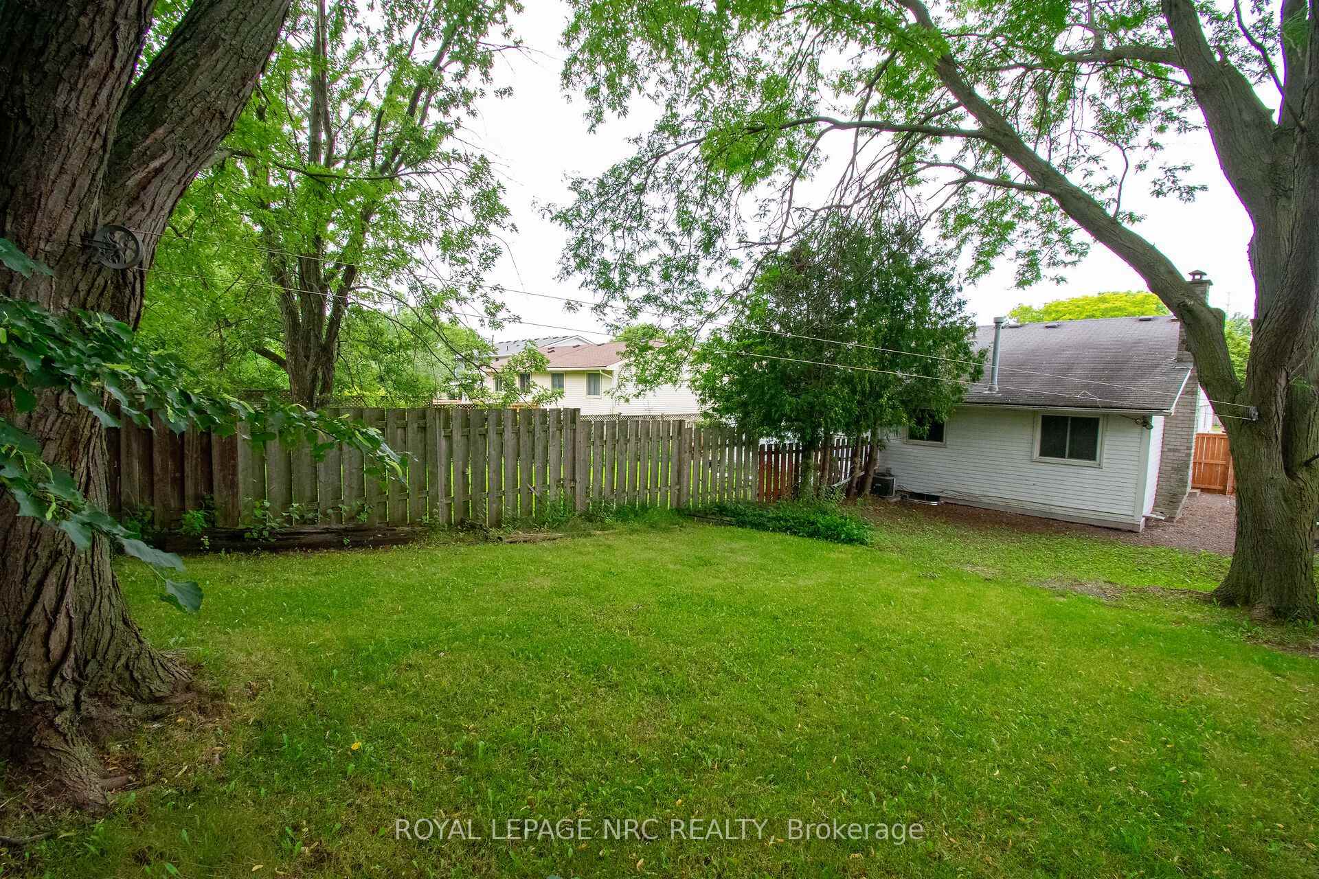 Photo 40 of 70 Oxford Street, St. Catharines, Secord Woods — HOMEH