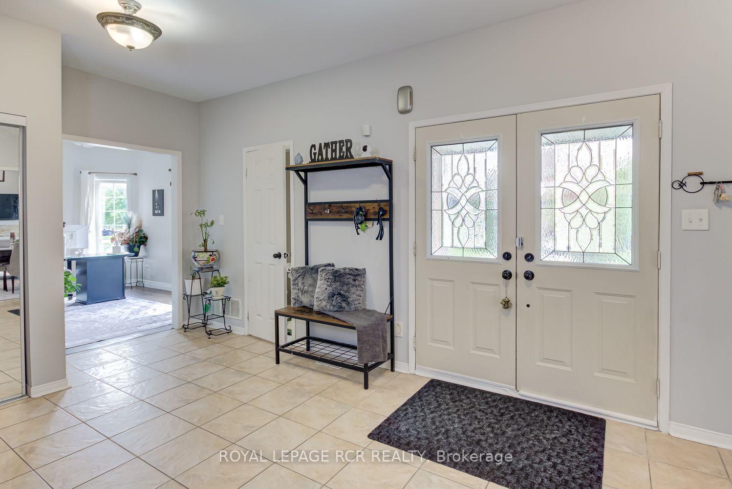 Photo 4 of 13 Silvervalley Drive, Caledon, Bolton North — HOMEH