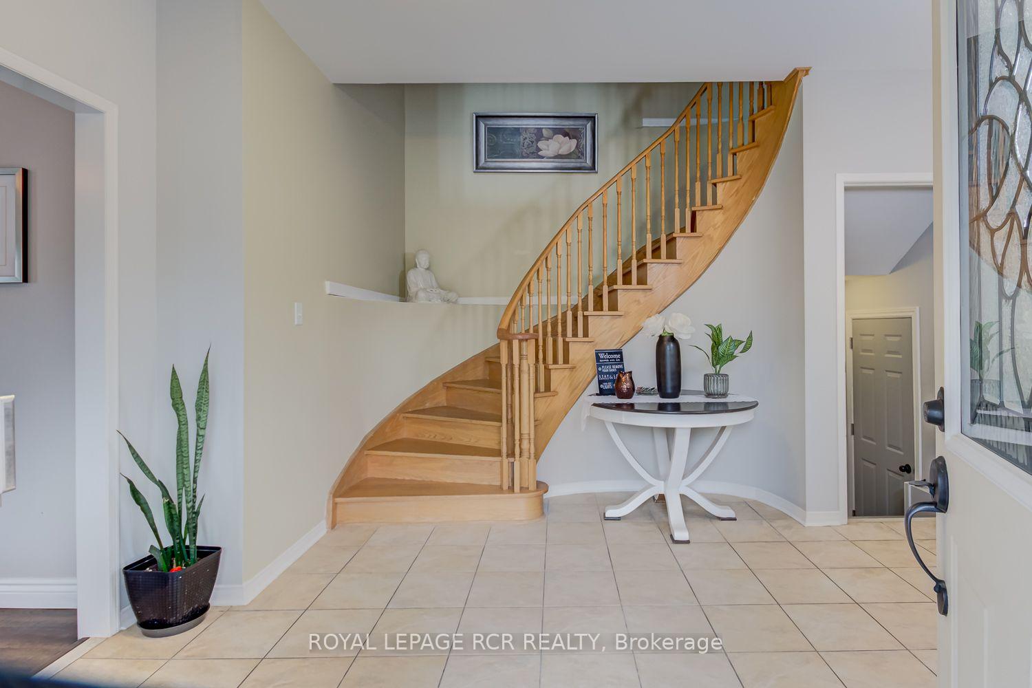 Photo 5 of 13 Silvervalley Drive, Caledon, Bolton North — HOMEH