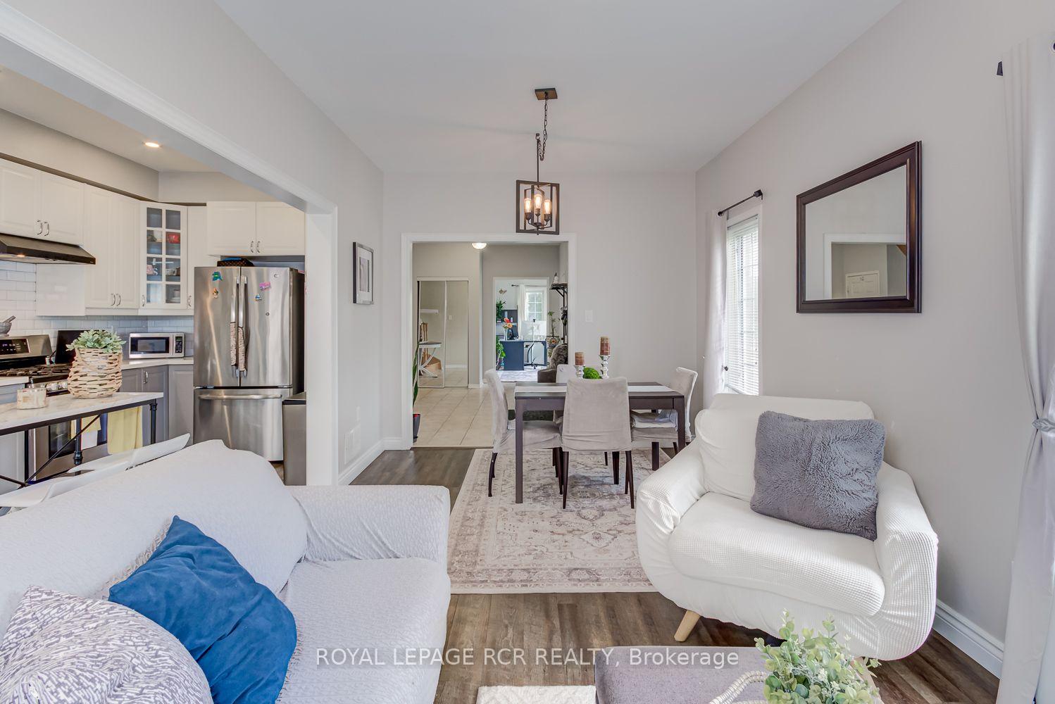 Photo 9 of 13 Silvervalley Drive, Caledon, Bolton North — HOMEH