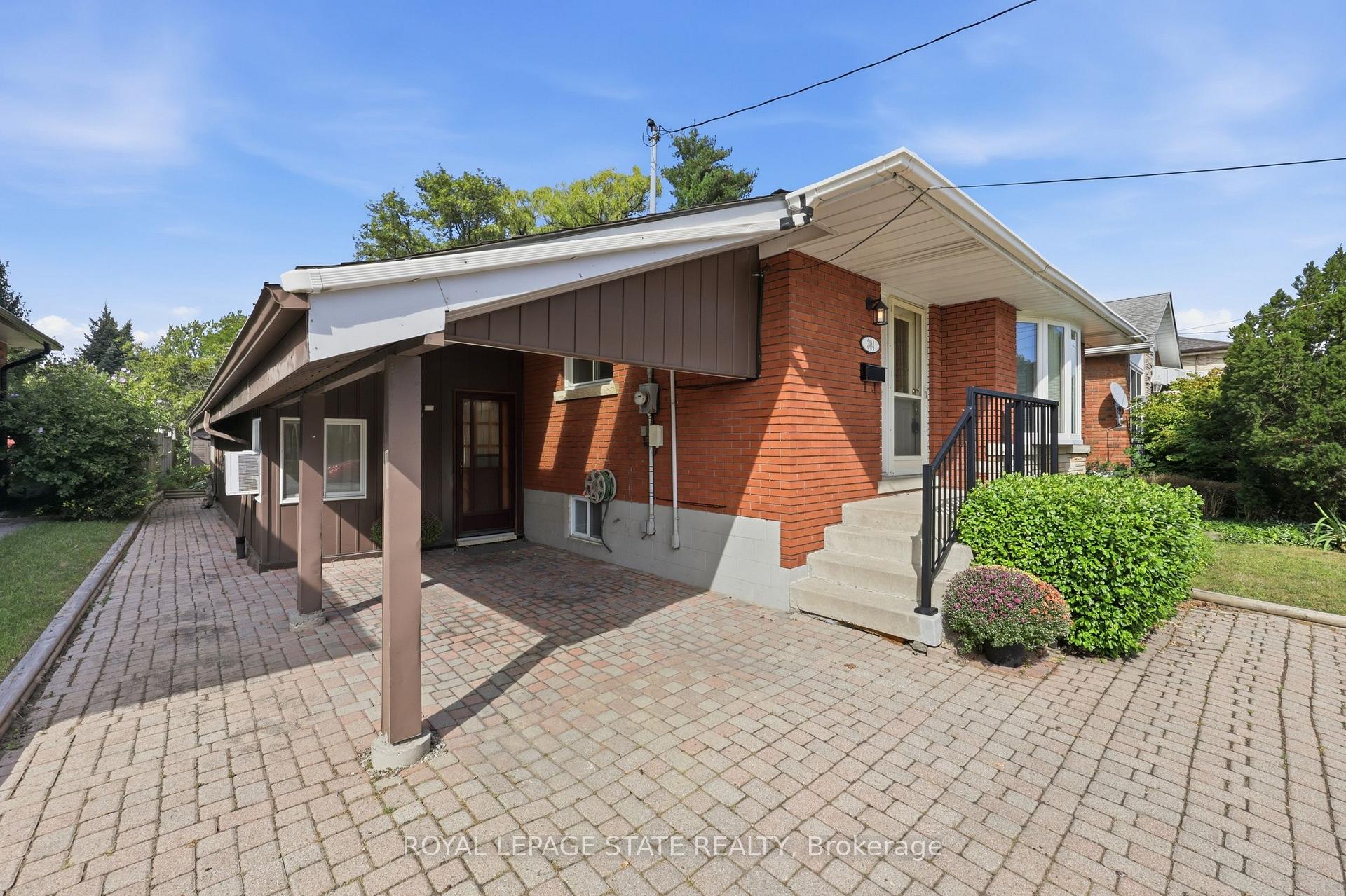 Photo 2 of 304 Whitney Avenue, Hamilton, Ainslie Wood — HOMEH