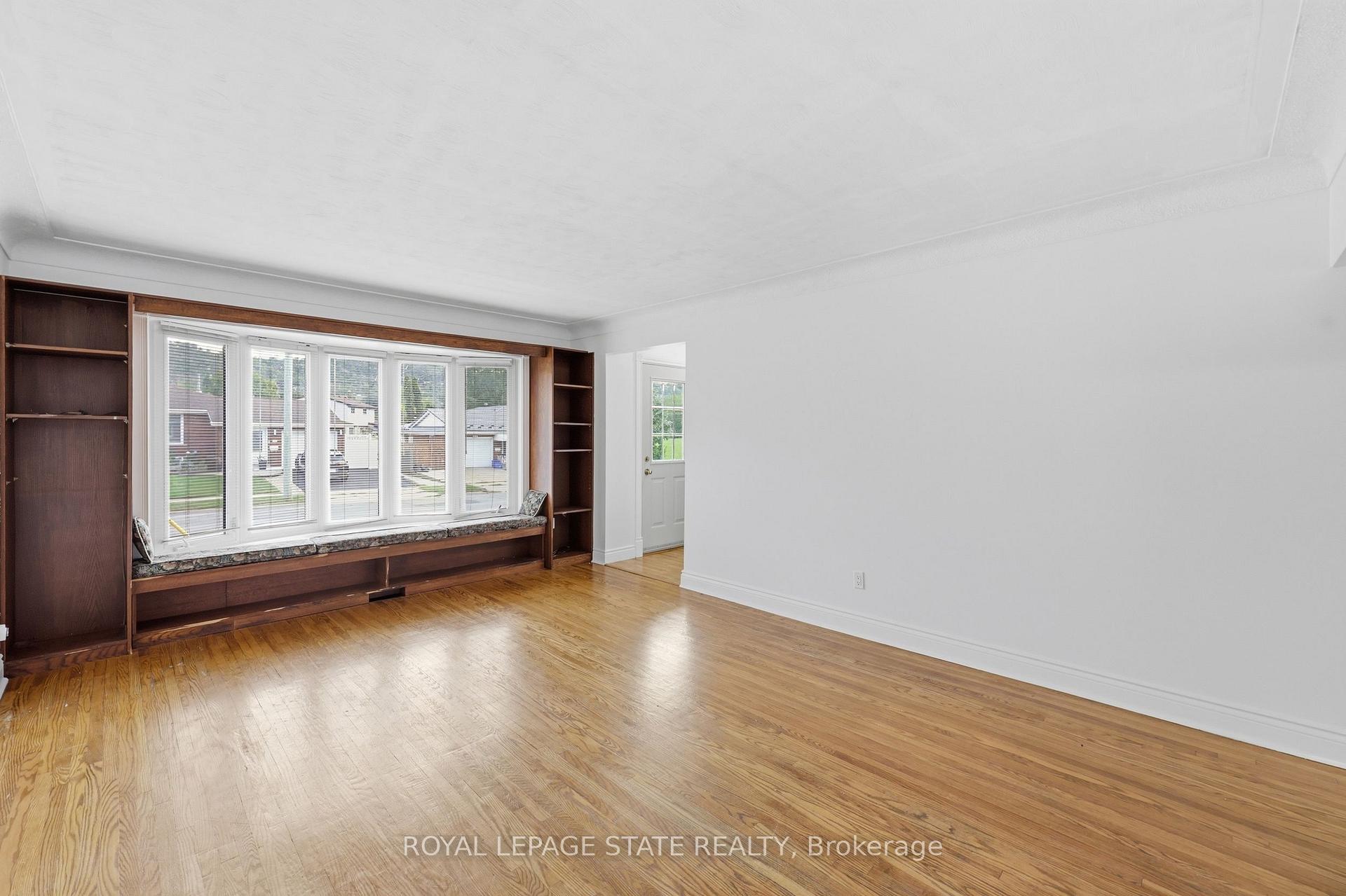 Photo 6 of 304 Whitney Avenue, Hamilton, Ainslie Wood — HOMEH