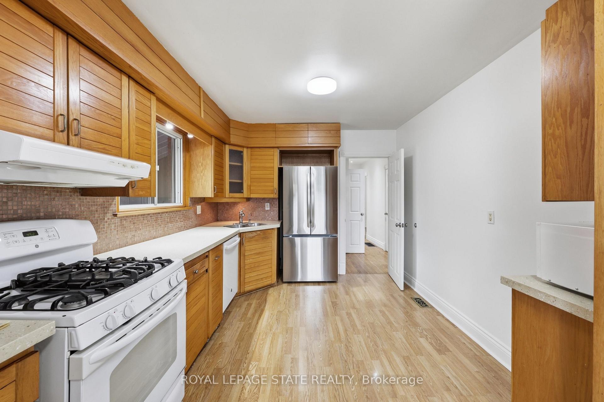 Photo 10 of 304 Whitney Avenue, Hamilton, Ainslie Wood — HOMEH