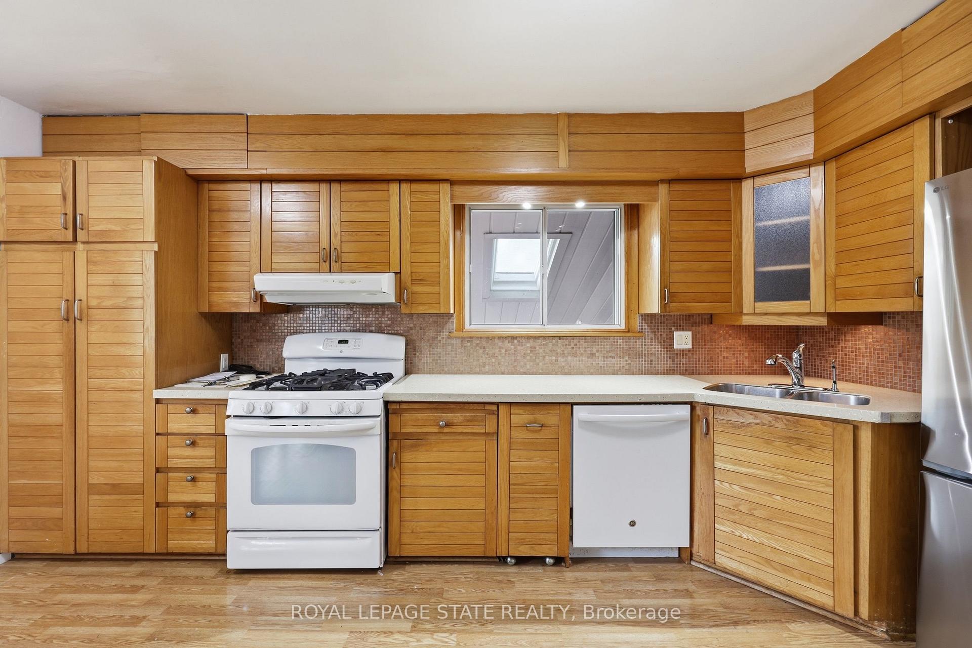 Photo 13 of 304 Whitney Avenue, Hamilton, Ainslie Wood — HOMEH