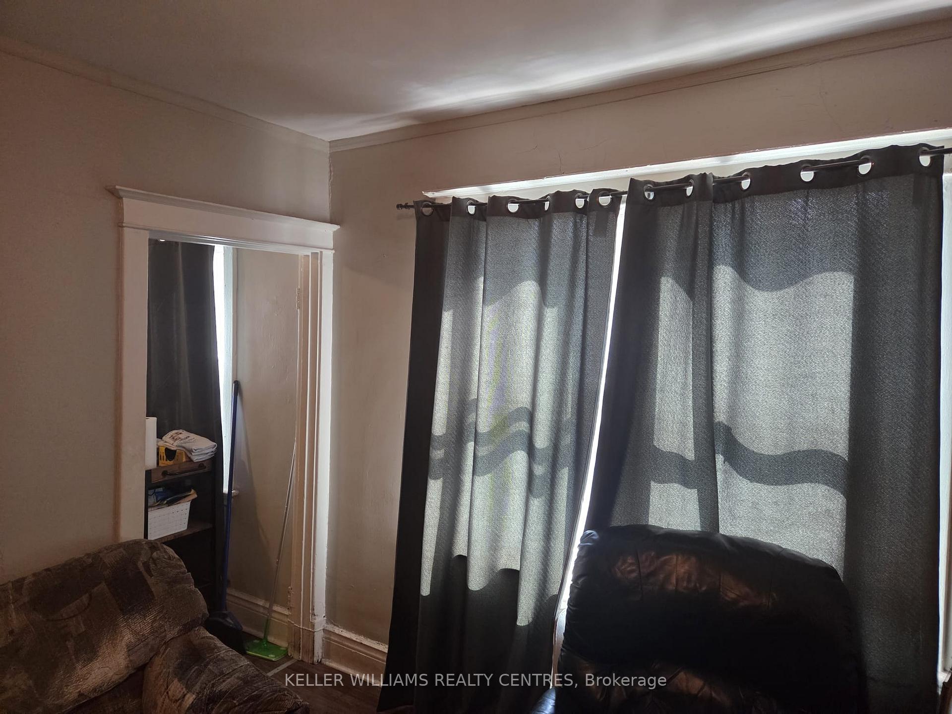 Photo 4 of Unit 4, 991 Main Street E, Hamilton, Crown Point — HOMEH