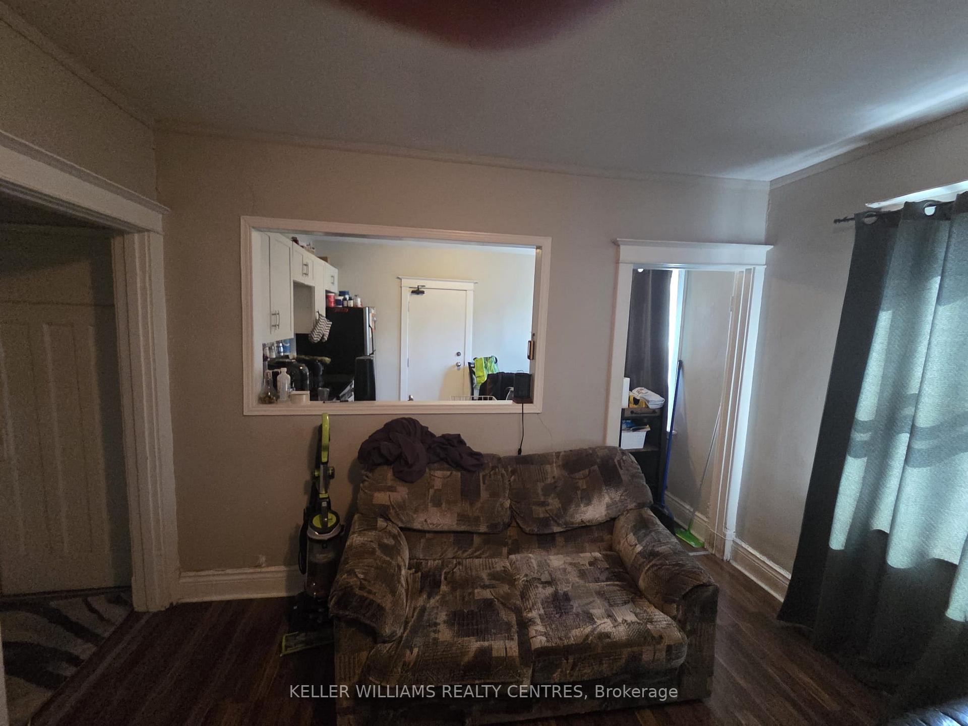 Photo 6 of Unit 4, 991 Main Street E, Hamilton, Crown Point — HOMEH