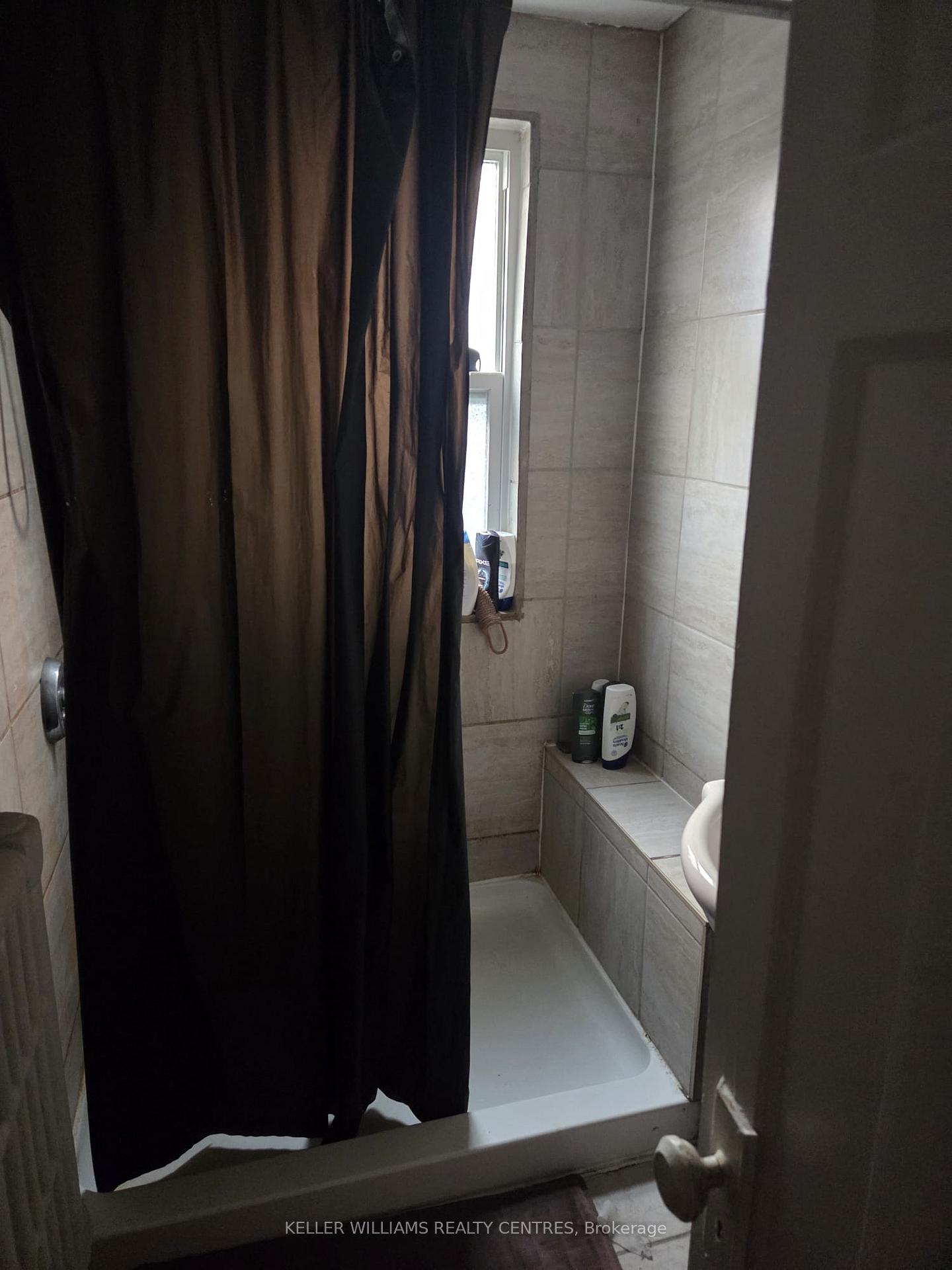 Photo 12 of Unit 4, 991 Main Street E, Hamilton, Crown Point — HOMEH