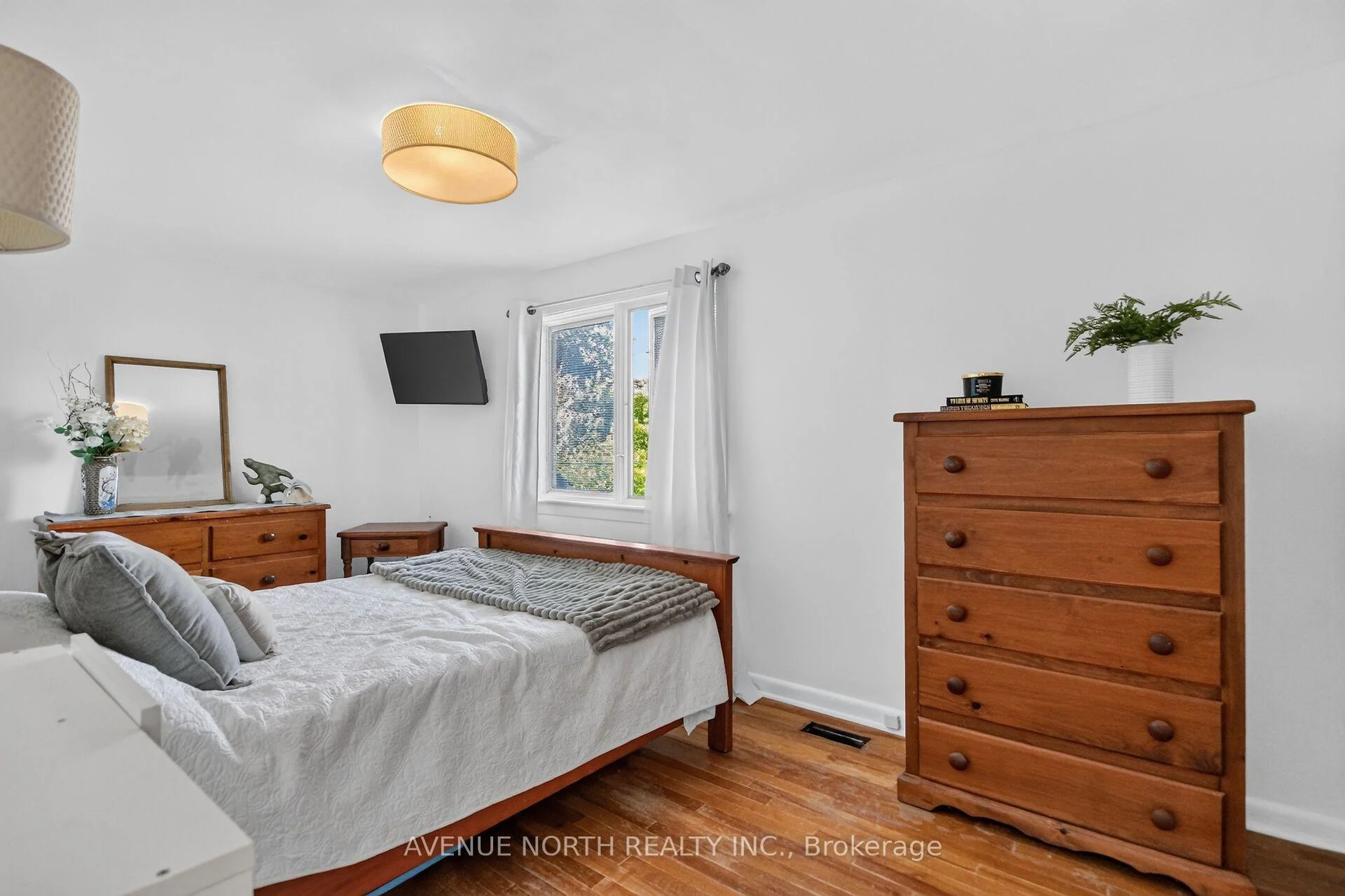 Photo 35 of 869 Chapman Boulevard, Ottawa, Elmvale Acres — HOMEH