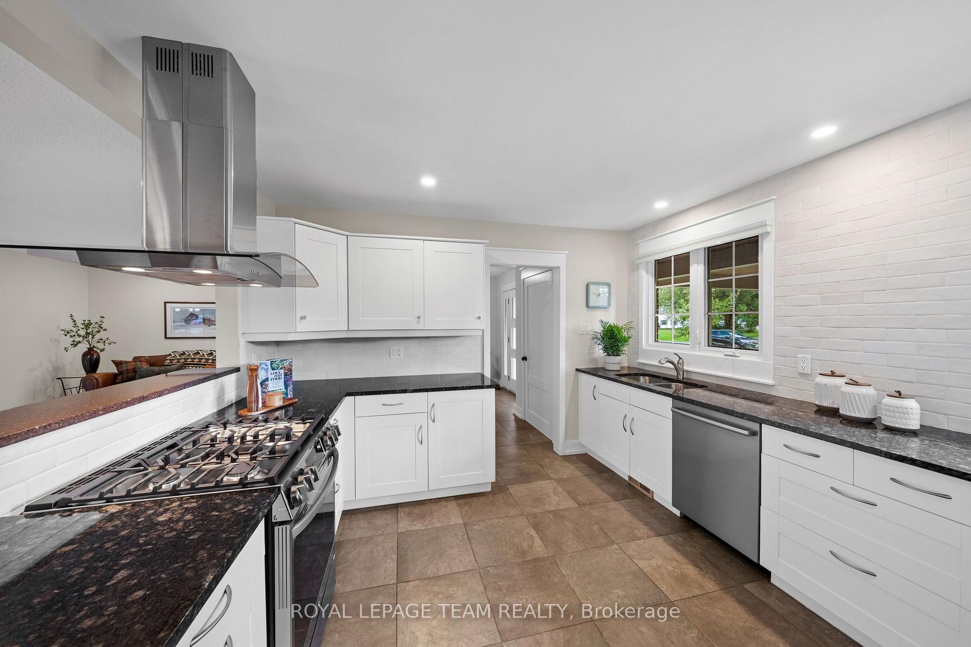 Photo 10 of 1279 Fairway Drive, Ottawa, Manotick South to Roger Stevens — HOMEH