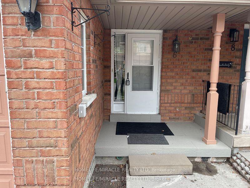 Photo 4 of Unit 6, 10 Cherrytree Drive, Brampton, Fletcher's Creek South — HOMEH