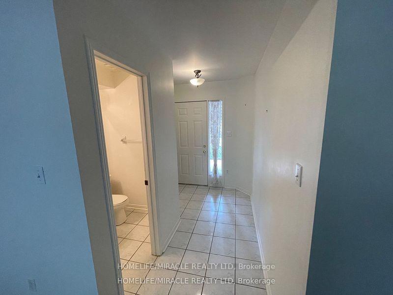 Photo 5 of Unit 6, 10 Cherrytree Drive, Brampton, Fletcher's Creek South — HOMEH