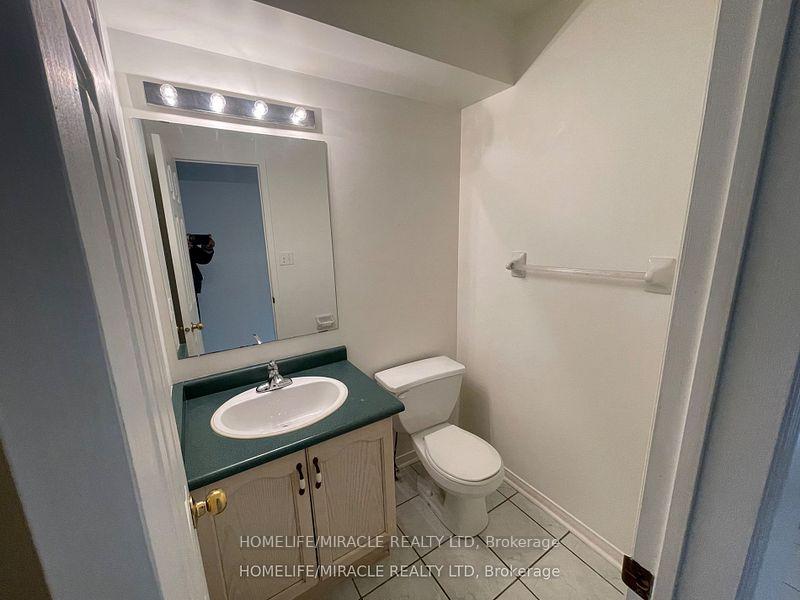 Photo 9 of Unit 6, 10 Cherrytree Drive, Brampton, Fletcher's Creek South — HOMEH