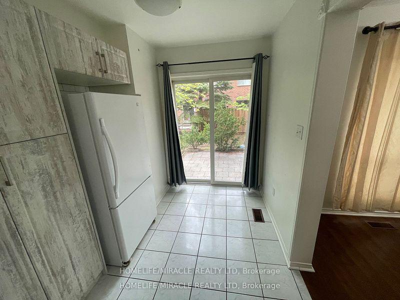 Photo 10 of Unit 6, 10 Cherrytree Drive, Brampton, Fletcher's Creek South — HOMEH