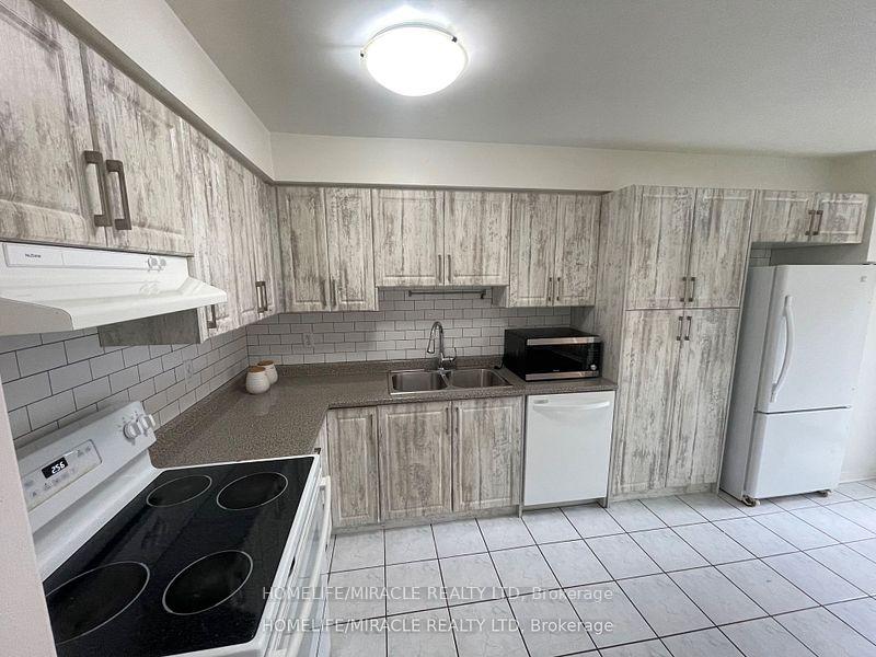 Photo 12 of Unit 6, 10 Cherrytree Drive, Brampton, Fletcher's Creek South — HOMEH