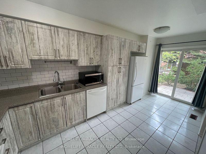 Photo 13 of Unit 6, 10 Cherrytree Drive, Brampton, Fletcher's Creek South — HOMEH
