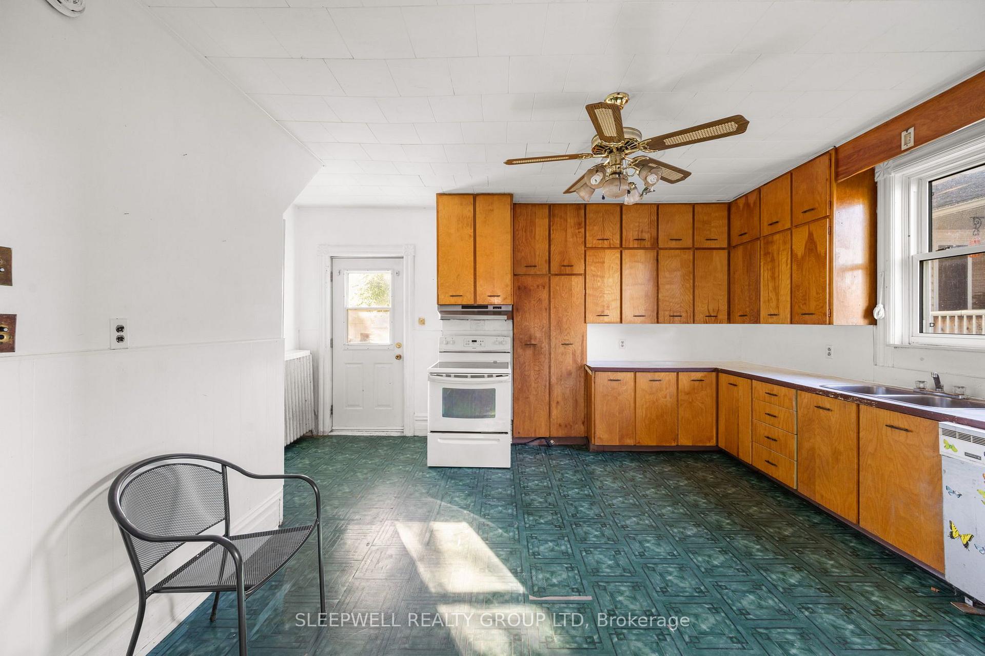 Photo 10 of 151 Renfrew Avenue W, Renfrew, Renfrew — HOMEH