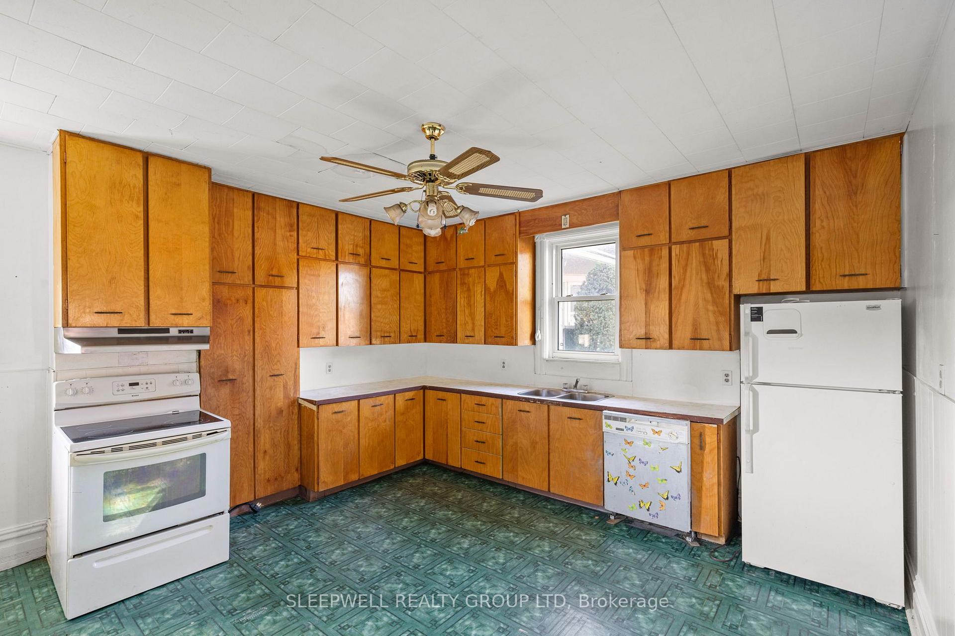Photo 11 of 151 Renfrew Avenue W, Renfrew, Renfrew — HOMEH