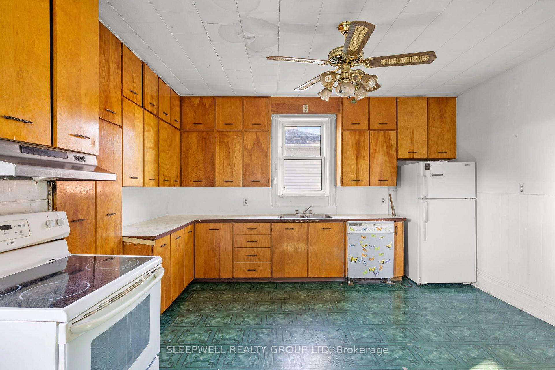 Photo 12 of 151 Renfrew Avenue W, Renfrew, Renfrew — HOMEH