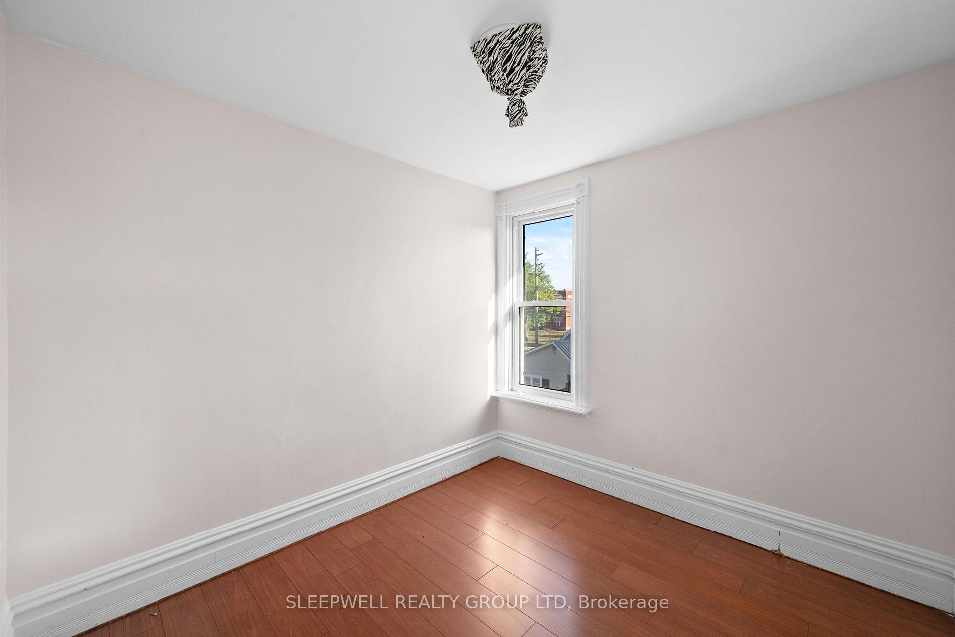 Photo 22 of 151 Renfrew Avenue W, Renfrew, Renfrew — HOMEH