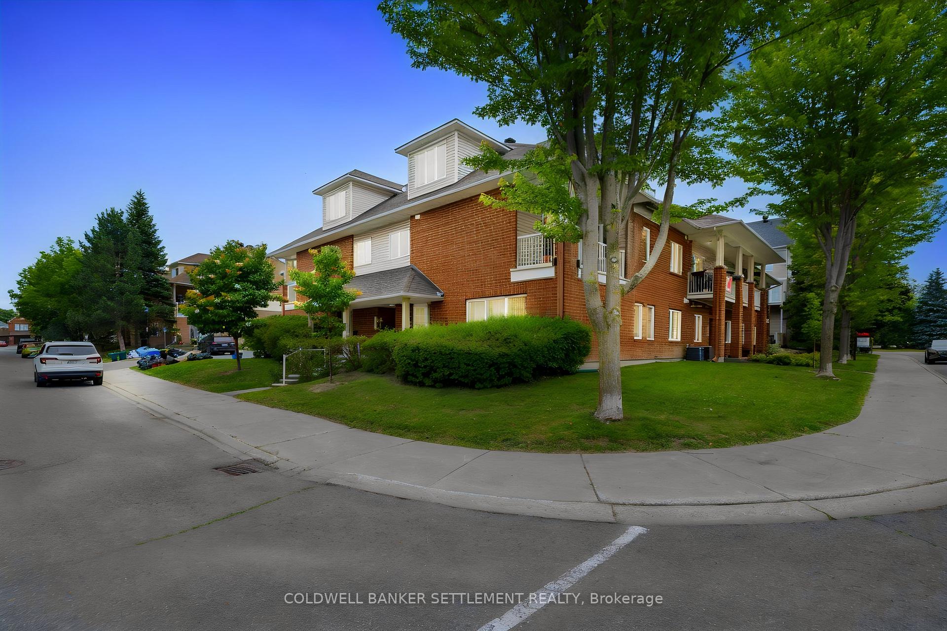 Photo 3 of Unit G, 10 Daybreak Street, Ottawa, Barrhaven East — HOMEH