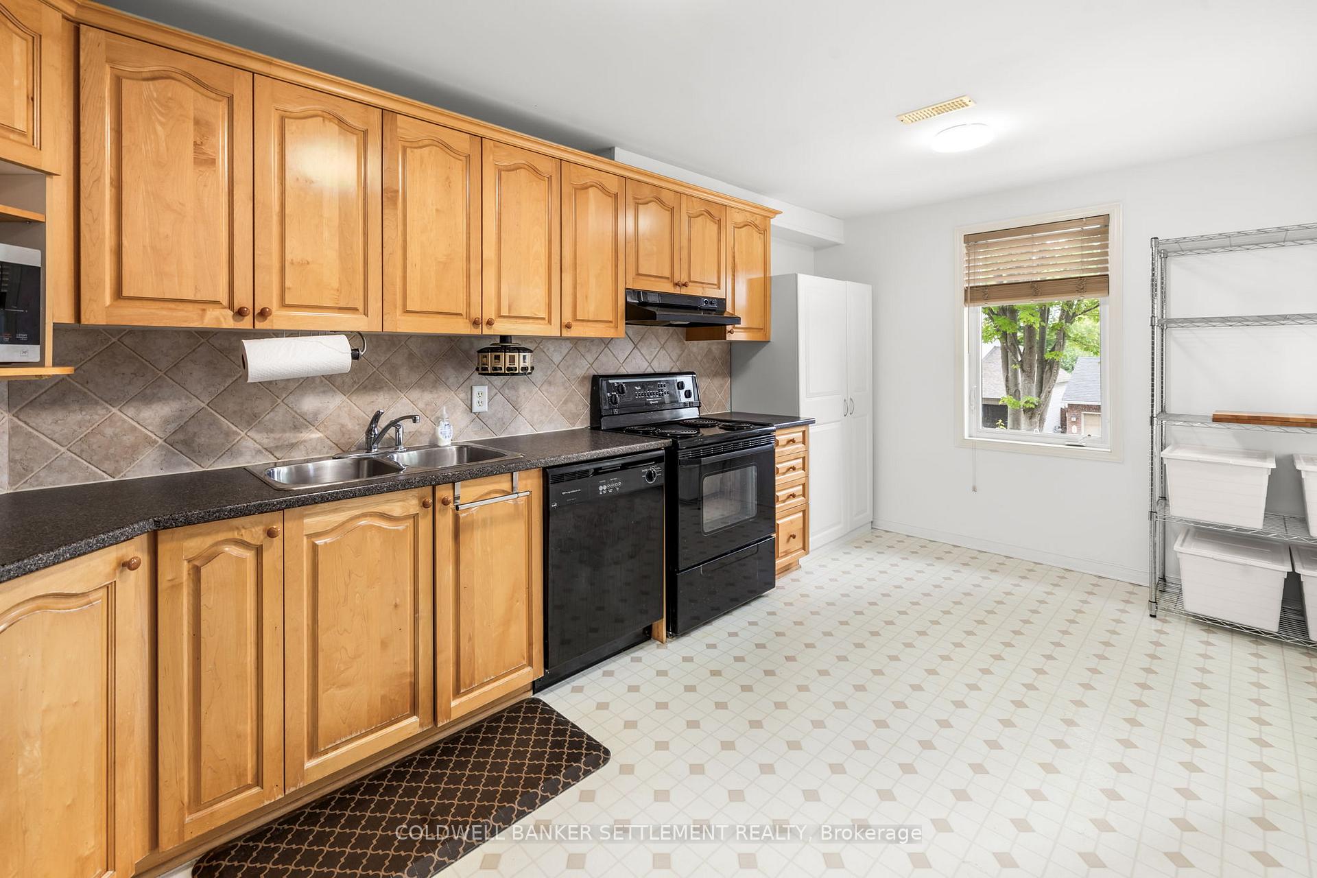 Photo 16 of Unit G, 10 Daybreak Street, Ottawa, Barrhaven East — HOMEH
