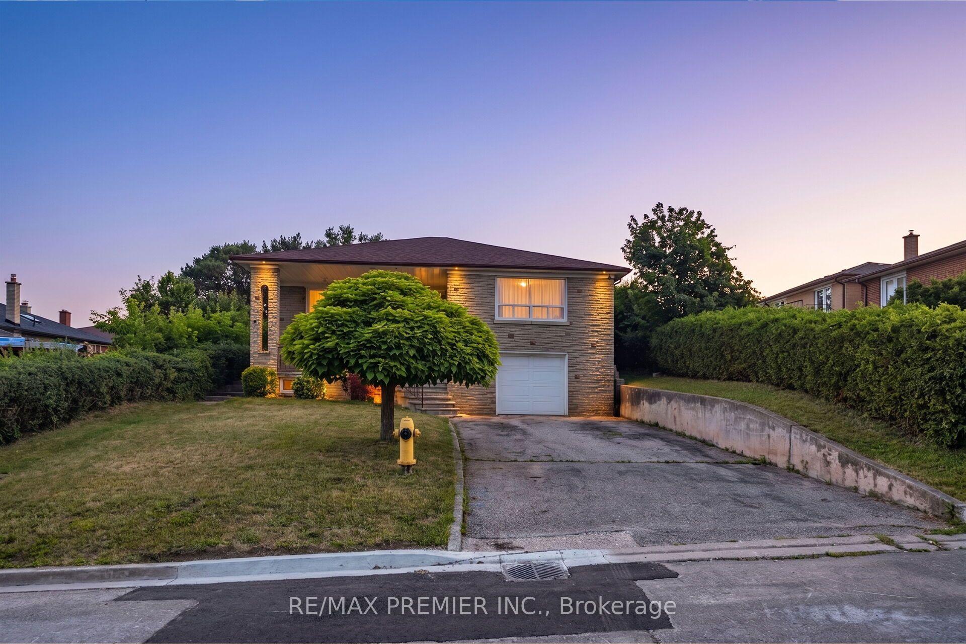 Photo 1 of 6 Canton Avenue, North York, Downsview-Roding-CFB — HOMEH