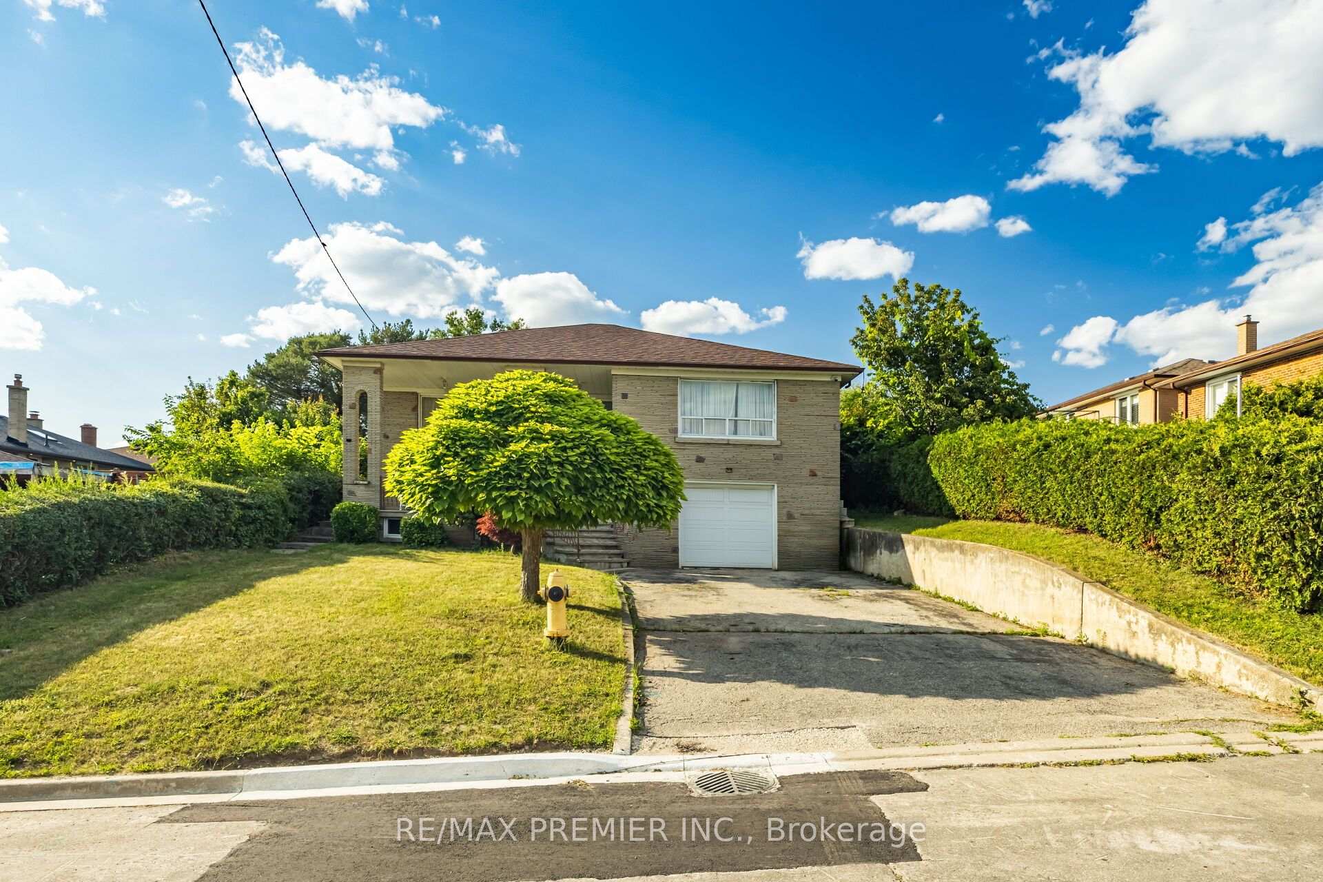 Photo 2 of 6 Canton Avenue, North York, Downsview-Roding-CFB — HOMEH