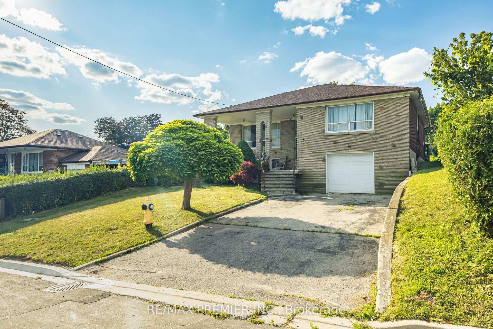 Photo 3 of 6 Canton Avenue, North York, Downsview-Roding-CFB — HOMEH