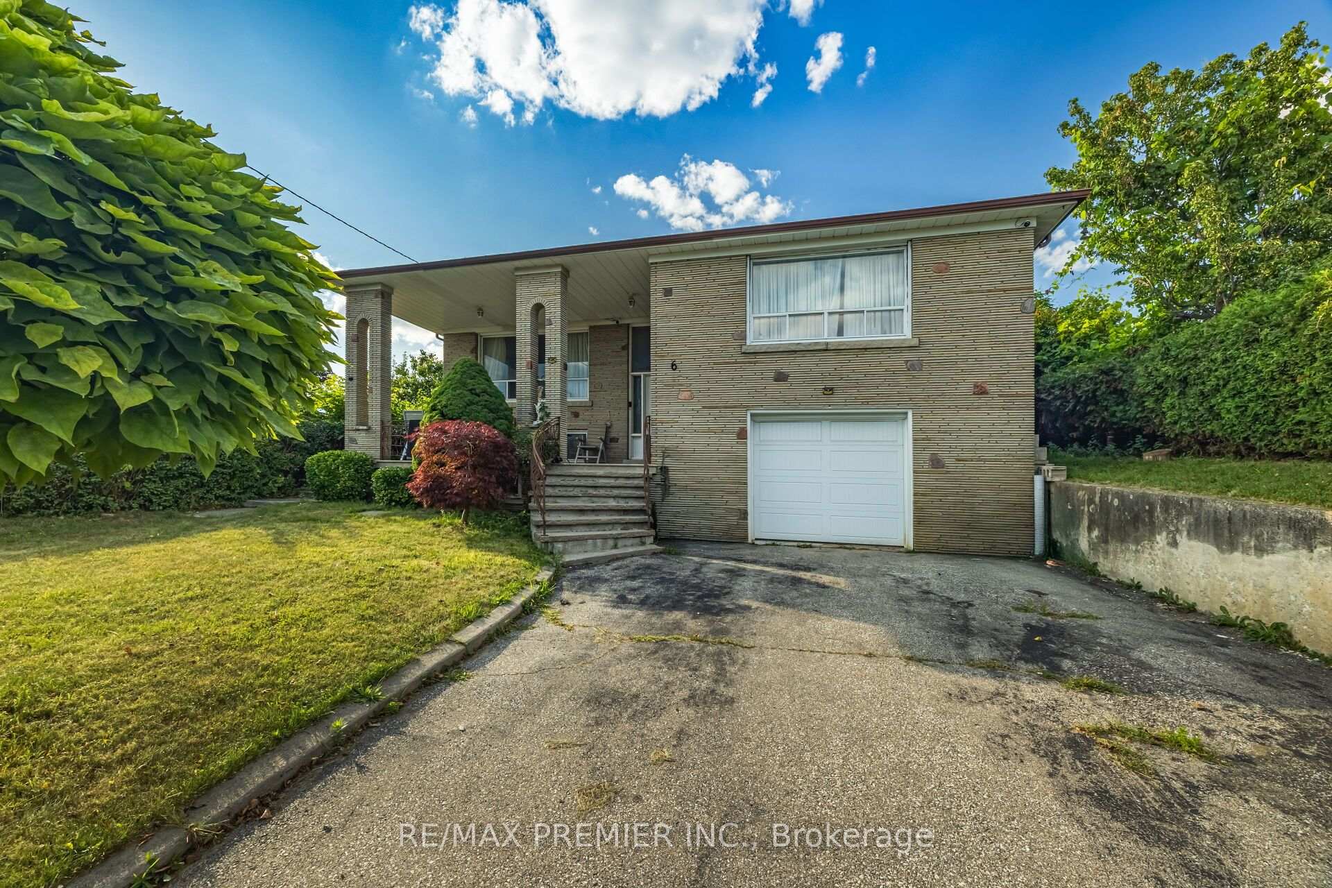 Photo 5 of 6 Canton Avenue, North York, Downsview-Roding-CFB — HOMEH