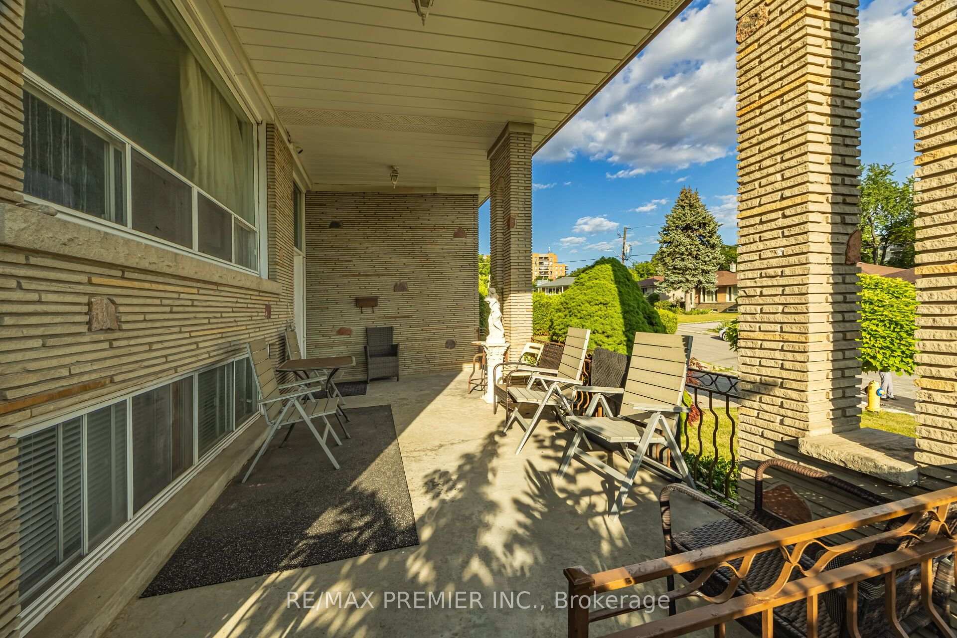 Photo 6 of 6 Canton Avenue, North York, Downsview-Roding-CFB — HOMEH