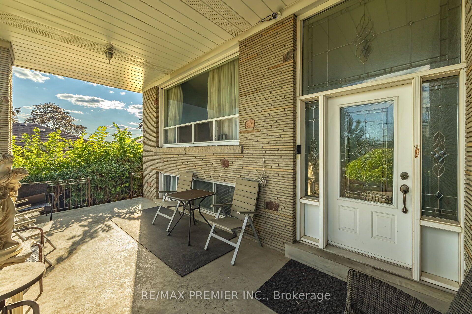 Photo 7 of 6 Canton Avenue, North York, Downsview-Roding-CFB — HOMEH