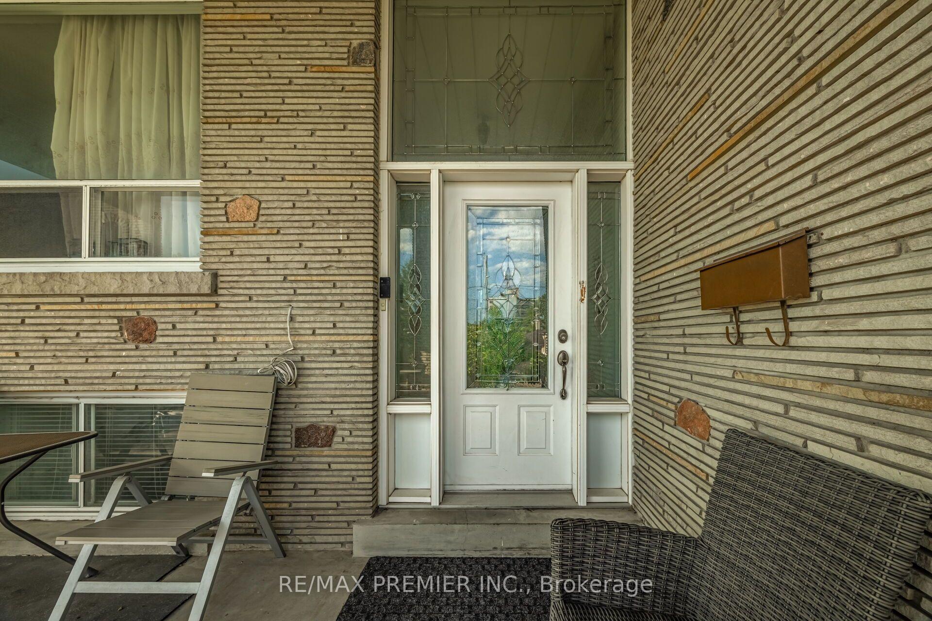 Photo 8 of 6 Canton Avenue, North York, Downsview-Roding-CFB — HOMEH